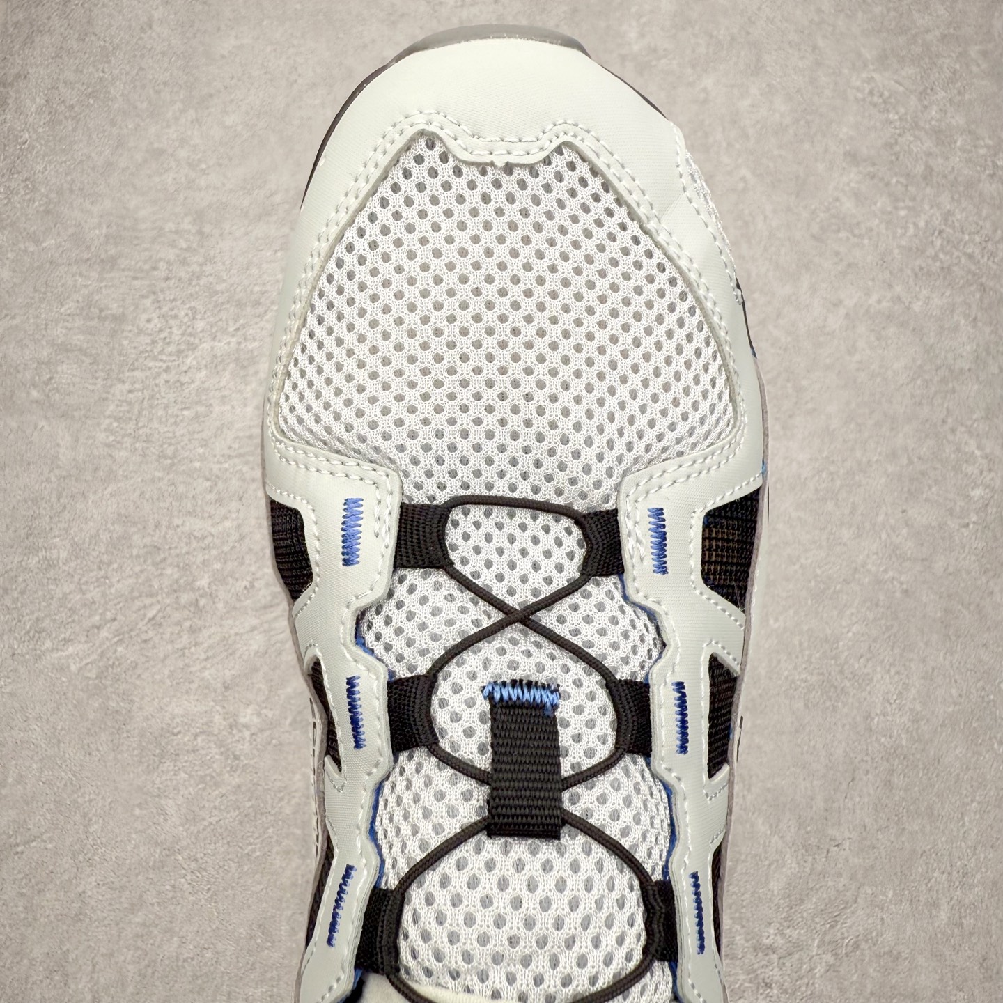 图片[4]-SALOMON萨洛蒙 Techamphibian 5 圆头舒适 透气速干抓地溯溪鞋 男女同款 SALOMON诞生于1947年的法国阿尔卑斯山区，全球知名的户外运动品牌。一直致力于推动滑雪、越野跑等山地运动的发展及产品的进步。其产品设计致力于追求创新和发掘产品的性能极限，帮助喜欢自由的人在山地间不断挑战自我。实拍调校N版已经零色差零失真 百分百还原实物色彩所见即所得 不存在货不对板色差等低级问题 选购参考实物拍摄 不混卖不参货 只用心做好货严格选品 承诺混一赔十 尺码：36 36.5 37.5 38 38.5 39 40 40.5 41 42 42.5 43 44 44.5 45-选品中心