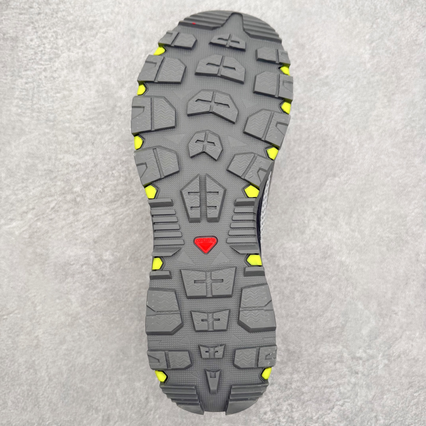 图片[9]-SALOMON萨洛蒙 Techamphibian 5 圆头舒适 透气速干抓地溯溪鞋 男女同款 SALOMON诞生于1947年的法国阿尔卑斯山区，全球知名的户外运动品牌。一直致力于推动滑雪、越野跑等山地运动的发展及产品的进步。其产品设计致力于追求创新和发掘产品的性能极限，帮助喜欢自由的人在山地间不断挑战自我。实拍调校N版已经零色差零失真 百分百还原实物色彩所见即所得 不存在货不对板色差等低级问题 选购参考实物拍摄 不混卖不参货 只用心做好货严格选品 承诺混一赔十 尺码：36 36.5 37.5 38 38.5 39 40 40.5 41 42 42.5 43 44 44.5 45-选品中心