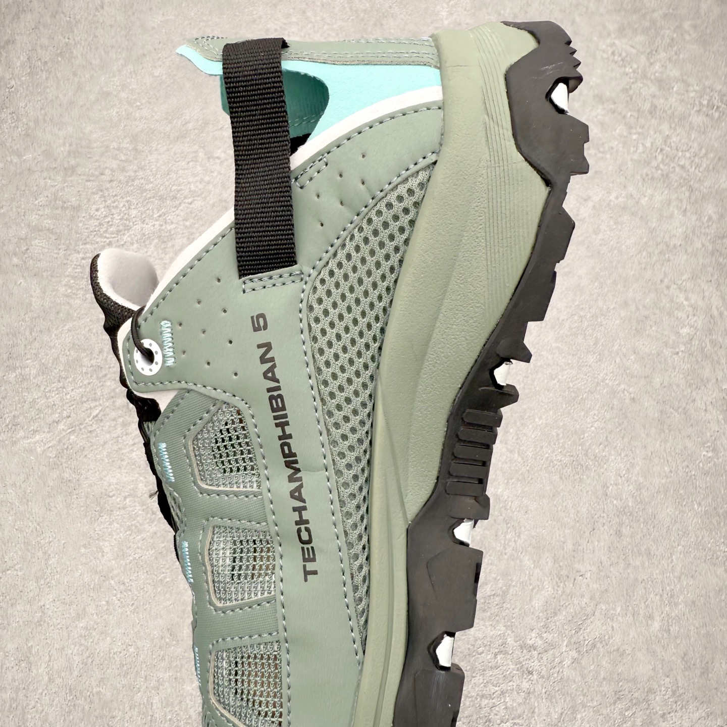 图片[7]-SALOMON萨洛蒙 Techamphibian 5 圆头舒适 透气速干抓地溯溪鞋 男女同款 SALOMON诞生于1947年的法国阿尔卑斯山区，全球知名的户外运动品牌。一直致力于推动滑雪、越野跑等山地运动的发展及产品的进步。其产品设计致力于追求创新和发掘产品的性能极限，帮助喜欢自由的人在山地间不断挑战自我。实拍调校N版已经零色差零失真 百分百还原实物色彩所见即所得 不存在货不对板色差等低级问题 选购参考实物拍摄 不混卖不参货 只用心做好货严格选品 承诺混一赔十 尺码：36 36.5 37.5 38 38.5 39 40 40.5 41 42 42.5 43 44 44.5 45-选品中心