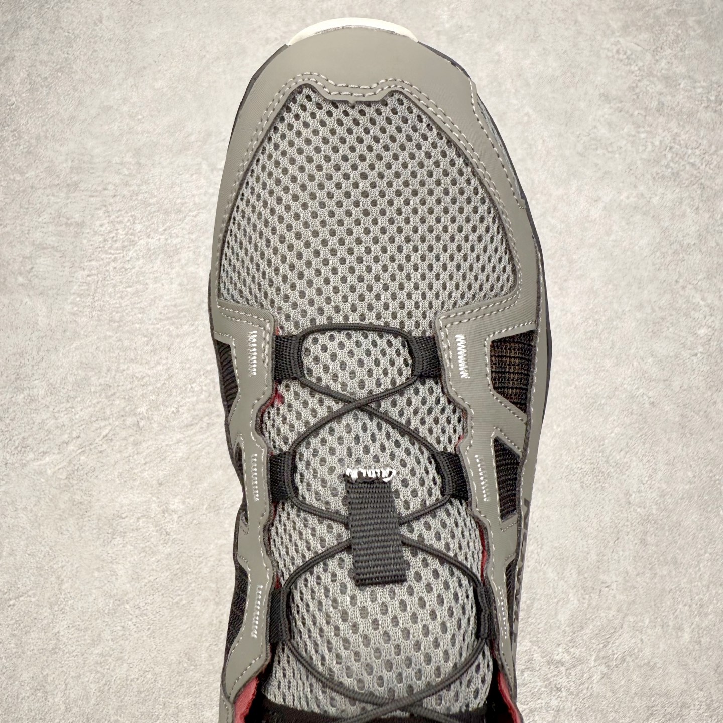 图片[4]-SALOMON萨洛蒙 Techamphibian 5 圆头舒适 透气速干抓地溯溪鞋 男女同款 SALOMON诞生于1947年的法国阿尔卑斯山区，全球知名的户外运动品牌。一直致力于推动滑雪、越野跑等山地运动的发展及产品的进步。其产品设计致力于追求创新和发掘产品的性能极限，帮助喜欢自由的人在山地间不断挑战自我。实拍调校N版已经零色差零失真 百分百还原实物色彩所见即所得 不存在货不对板色差等低级问题 选购参考实物拍摄 不混卖不参货 只用心做好货严格选品 承诺混一赔十 尺码：36 36.5 37.5 38 38.5 39 40 40.5 41 42 42.5 43 44 44.5 45-选品中心