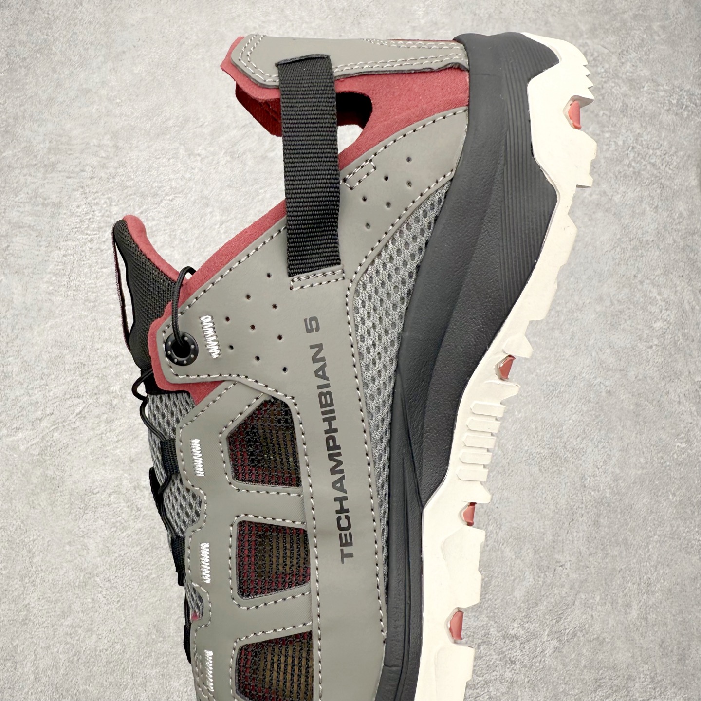 图片[7]-SALOMON萨洛蒙 Techamphibian 5 圆头舒适 透气速干抓地溯溪鞋 男女同款 SALOMON诞生于1947年的法国阿尔卑斯山区，全球知名的户外运动品牌。一直致力于推动滑雪、越野跑等山地运动的发展及产品的进步。其产品设计致力于追求创新和发掘产品的性能极限，帮助喜欢自由的人在山地间不断挑战自我。实拍调校N版已经零色差零失真 百分百还原实物色彩所见即所得 不存在货不对板色差等低级问题 选购参考实物拍摄 不混卖不参货 只用心做好货严格选品 承诺混一赔十 尺码：36 36.5 37.5 38 38.5 39 40 40.5 41 42 42.5 43 44 44.5 45-选品中心