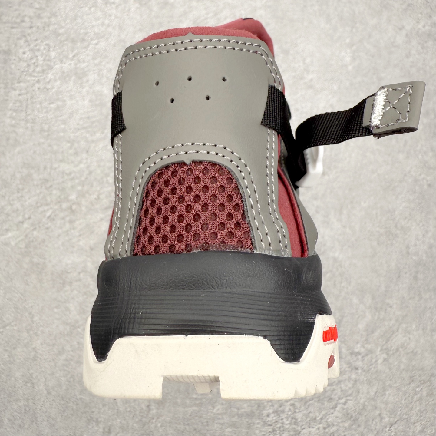 图片[8]-SALOMON萨洛蒙 Techamphibian 5 圆头舒适 透气速干抓地溯溪鞋 男女同款 SALOMON诞生于1947年的法国阿尔卑斯山区，全球知名的户外运动品牌。一直致力于推动滑雪、越野跑等山地运动的发展及产品的进步。其产品设计致力于追求创新和发掘产品的性能极限，帮助喜欢自由的人在山地间不断挑战自我。实拍调校N版已经零色差零失真 百分百还原实物色彩所见即所得 不存在货不对板色差等低级问题 选购参考实物拍摄 不混卖不参货 只用心做好货严格选品 承诺混一赔十 尺码：36 36.5 37.5 38 38.5 39 40 40.5 41 42 42.5 43 44 44.5 45-选品中心