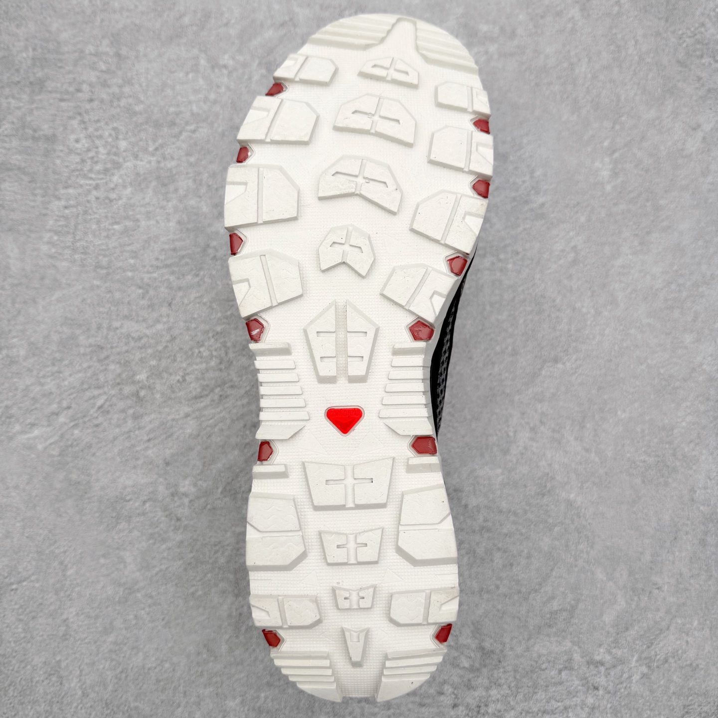 图片[9]-SALOMON萨洛蒙 Techamphibian 5 圆头舒适 透气速干抓地溯溪鞋 男女同款 SALOMON诞生于1947年的法国阿尔卑斯山区，全球知名的户外运动品牌。一直致力于推动滑雪、越野跑等山地运动的发展及产品的进步。其产品设计致力于追求创新和发掘产品的性能极限，帮助喜欢自由的人在山地间不断挑战自我。实拍调校N版已经零色差零失真 百分百还原实物色彩所见即所得 不存在货不对板色差等低级问题 选购参考实物拍摄 不混卖不参货 只用心做好货严格选品 承诺混一赔十 尺码：36 36.5 37.5 38 38.5 39 40 40.5 41 42 42.5 43 44 44.5 45-选品中心