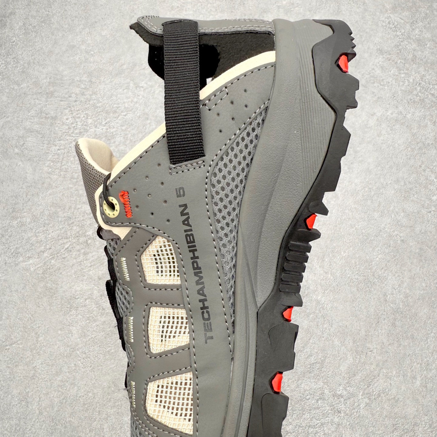 图片[7]-SALOMON萨洛蒙 Techamphibian 5 圆头舒适 透气速干抓地溯溪鞋 男女同款 SALOMON诞生于1947年的法国阿尔卑斯山区，全球知名的户外运动品牌。一直致力于推动滑雪、越野跑等山地运动的发展及产品的进步。其产品设计致力于追求创新和发掘产品的性能极限，帮助喜欢自由的人在山地间不断挑战自我。实拍调校N版已经零色差零失真 百分百还原实物色彩所见即所得 不存在货不对板色差等低级问题 选购参考实物拍摄 不混卖不参货 只用心做好货严格选品 承诺混一赔十 尺码：36 36.5 37.5 38 38.5 39 40 40.5 41 42 42.5 43 44 44.5 45-选品中心