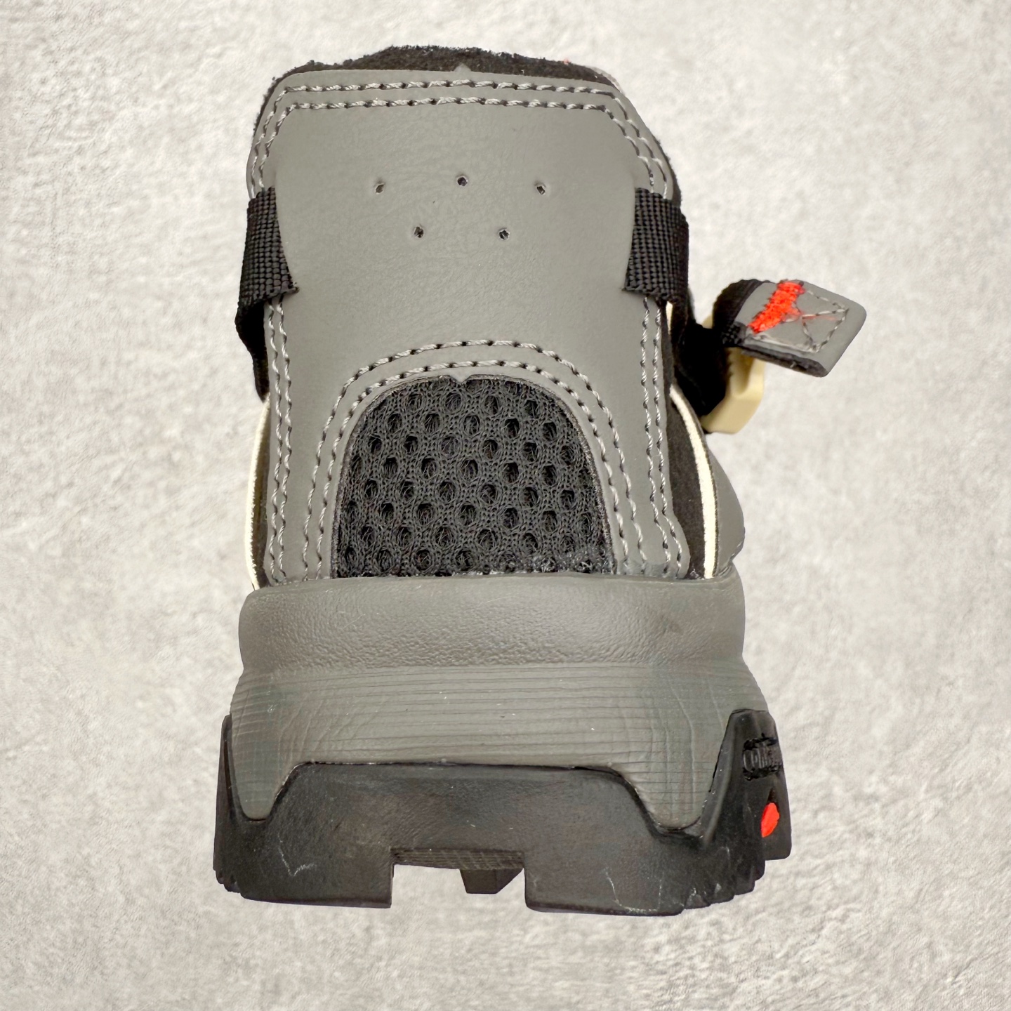 图片[8]-SALOMON萨洛蒙 Techamphibian 5 圆头舒适 透气速干抓地溯溪鞋 男女同款 SALOMON诞生于1947年的法国阿尔卑斯山区，全球知名的户外运动品牌。一直致力于推动滑雪、越野跑等山地运动的发展及产品的进步。其产品设计致力于追求创新和发掘产品的性能极限，帮助喜欢自由的人在山地间不断挑战自我。实拍调校N版已经零色差零失真 百分百还原实物色彩所见即所得 不存在货不对板色差等低级问题 选购参考实物拍摄 不混卖不参货 只用心做好货严格选品 承诺混一赔十 尺码：36 36.5 37.5 38 38.5 39 40 40.5 41 42 42.5 43 44 44.5 45-选品中心