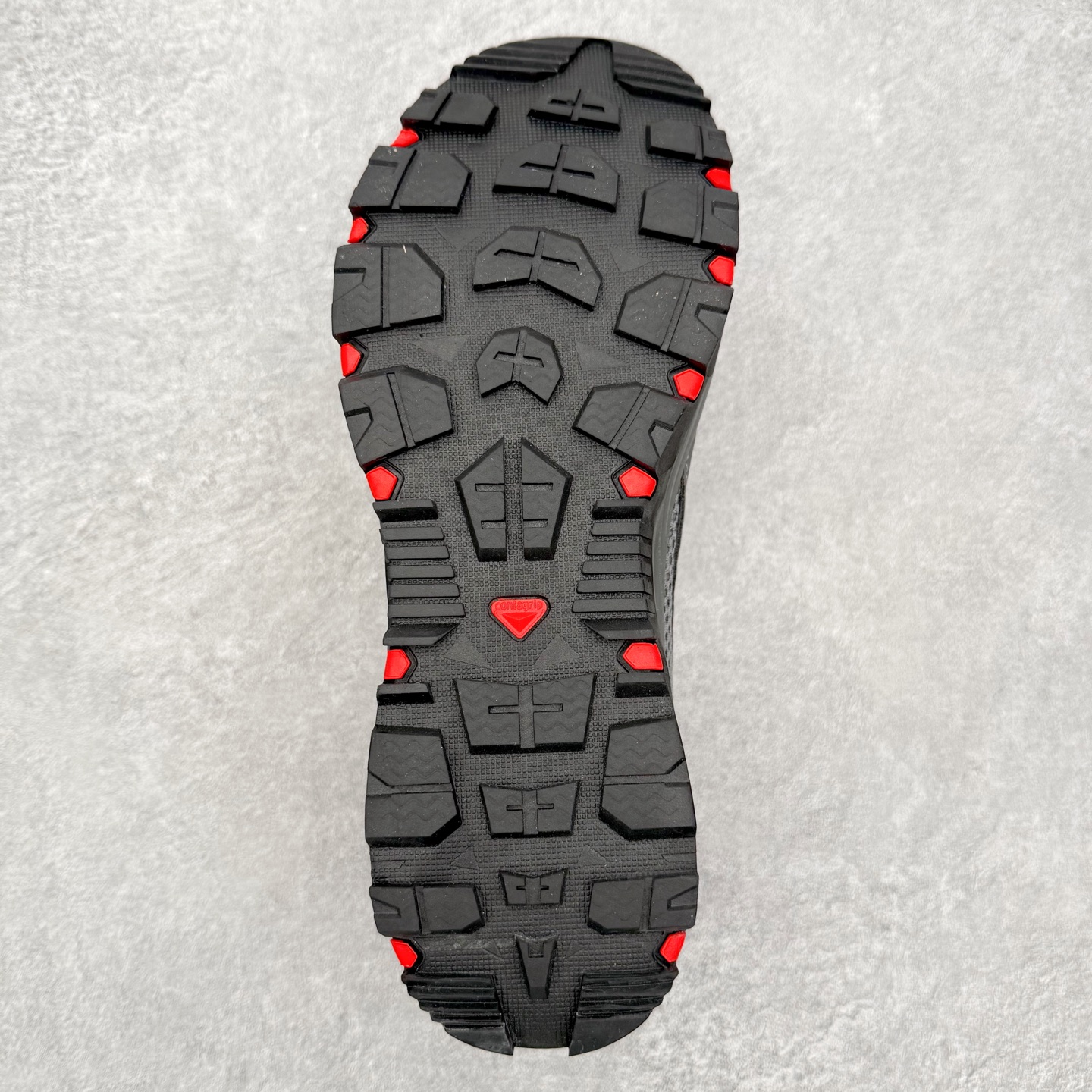 图片[9]-SALOMON萨洛蒙 Techamphibian 5 圆头舒适 透气速干抓地溯溪鞋 男女同款 SALOMON诞生于1947年的法国阿尔卑斯山区，全球知名的户外运动品牌。一直致力于推动滑雪、越野跑等山地运动的发展及产品的进步。其产品设计致力于追求创新和发掘产品的性能极限，帮助喜欢自由的人在山地间不断挑战自我。实拍调校N版已经零色差零失真 百分百还原实物色彩所见即所得 不存在货不对板色差等低级问题 选购参考实物拍摄 不混卖不参货 只用心做好货严格选品 承诺混一赔十 尺码：36 36.5 37.5 38 38.5 39 40 40.5 41 42 42.5 43 44 44.5 45-选品中心