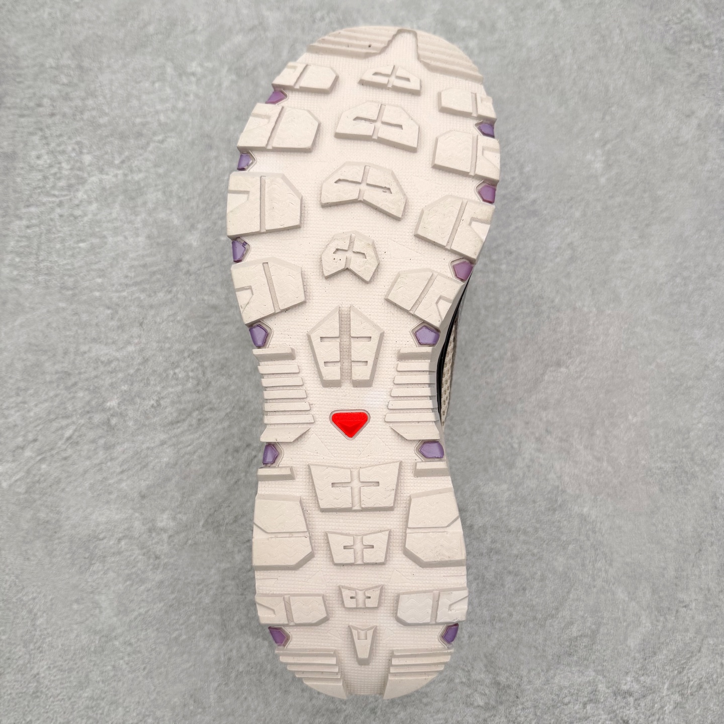 图片[9]-SALOMON萨洛蒙 Techamphibian 5 圆头舒适 透气速干抓地溯溪鞋 男女同款 SALOMON诞生于1947年的法国阿尔卑斯山区，全球知名的户外运动品牌。一直致力于推动滑雪、越野跑等山地运动的发展及产品的进步。其产品设计致力于追求创新和发掘产品的性能极限，帮助喜欢自由的人在山地间不断挑战自我。实拍调校N版已经零色差零失真 百分百还原实物色彩所见即所得 不存在货不对板色差等低级问题 选购参考实物拍摄 不混卖不参货 只用心做好货严格选品 承诺混一赔十 尺码：36 36.5 37.5 38 38.5 39 40 40.5 41 42 42.5 43 44 44.5 45-选品中心