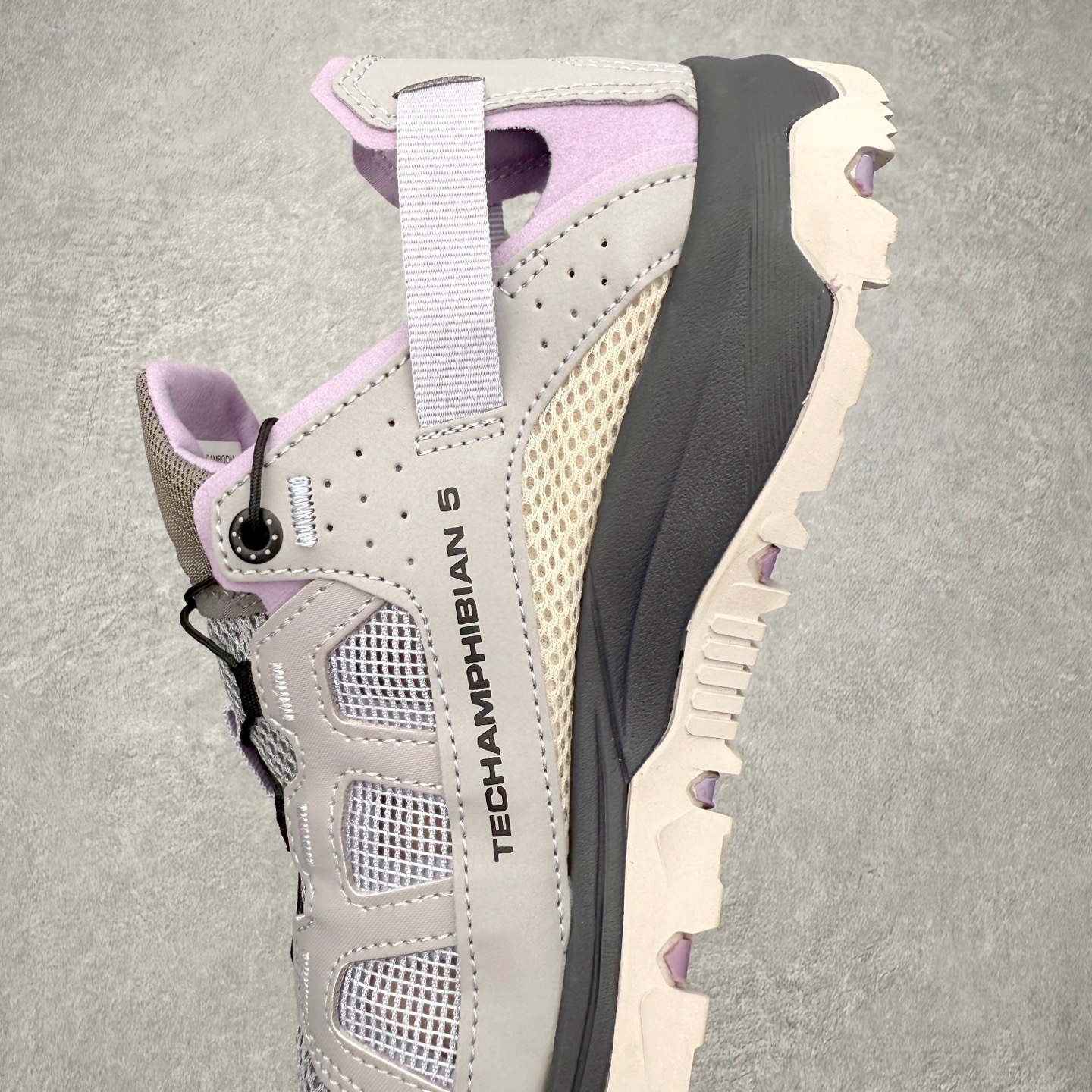 图片[7]-SALOMON萨洛蒙 Techamphibian 5 圆头舒适 透气速干抓地溯溪鞋 男女同款 SALOMON诞生于1947年的法国阿尔卑斯山区，全球知名的户外运动品牌。一直致力于推动滑雪、越野跑等山地运动的发展及产品的进步。其产品设计致力于追求创新和发掘产品的性能极限，帮助喜欢自由的人在山地间不断挑战自我。实拍调校N版已经零色差零失真 百分百还原实物色彩所见即所得 不存在货不对板色差等低级问题 选购参考实物拍摄 不混卖不参货 只用心做好货严格选品 承诺混一赔十 尺码：36 36.5 37.5 38 38.5 39 40 40.5 41 42 42.5 43 44 44.5 45-选品中心