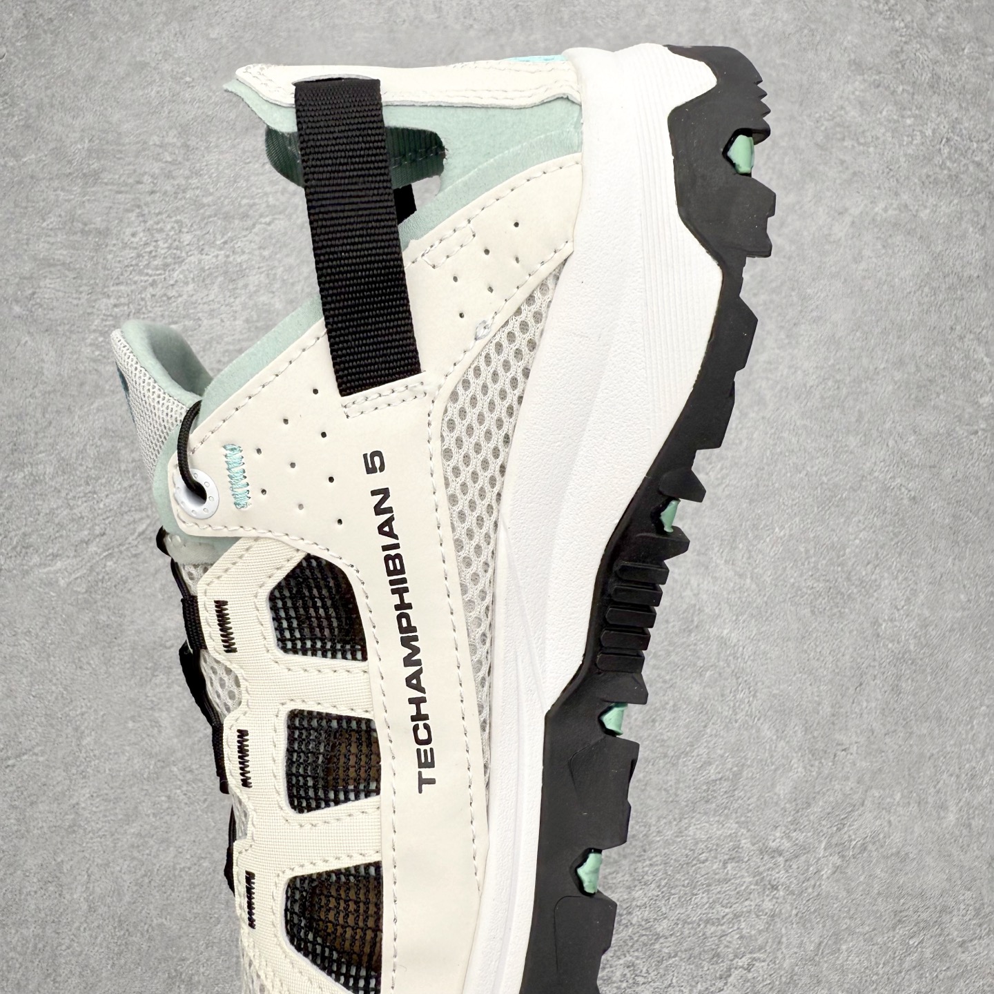 图片[7]-SALOMON萨洛蒙 Techamphibian 5 圆头舒适 透气速干抓地溯溪鞋 男女同款 SALOMON诞生于1947年的法国阿尔卑斯山区，全球知名的户外运动品牌。一直致力于推动滑雪、越野跑等山地运动的发展及产品的进步。其产品设计致力于追求创新和发掘产品的性能极限，帮助喜欢自由的人在山地间不断挑战自我。实拍调校N版已经零色差零失真 百分百还原实物色彩所见即所得 不存在货不对板色差等低级问题 选购参考实物拍摄 不混卖不参货 只用心做好货严格选品 承诺混一赔十 尺码：36 36.5 37.5 38 38.5 39 40 40.5 41 42 42.5 43 44 44.5 45-选品中心