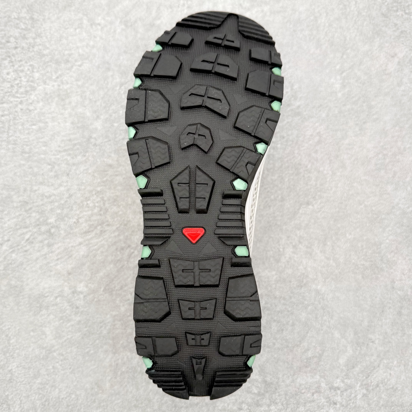 图片[9]-SALOMON萨洛蒙 Techamphibian 5 圆头舒适 透气速干抓地溯溪鞋 男女同款 SALOMON诞生于1947年的法国阿尔卑斯山区，全球知名的户外运动品牌。一直致力于推动滑雪、越野跑等山地运动的发展及产品的进步。其产品设计致力于追求创新和发掘产品的性能极限，帮助喜欢自由的人在山地间不断挑战自我。实拍调校N版已经零色差零失真 百分百还原实物色彩所见即所得 不存在货不对板色差等低级问题 选购参考实物拍摄 不混卖不参货 只用心做好货严格选品 承诺混一赔十 尺码：36 36.5 37.5 38 38.5 39 40 40.5 41 42 42.5 43 44 44.5 45-选品中心