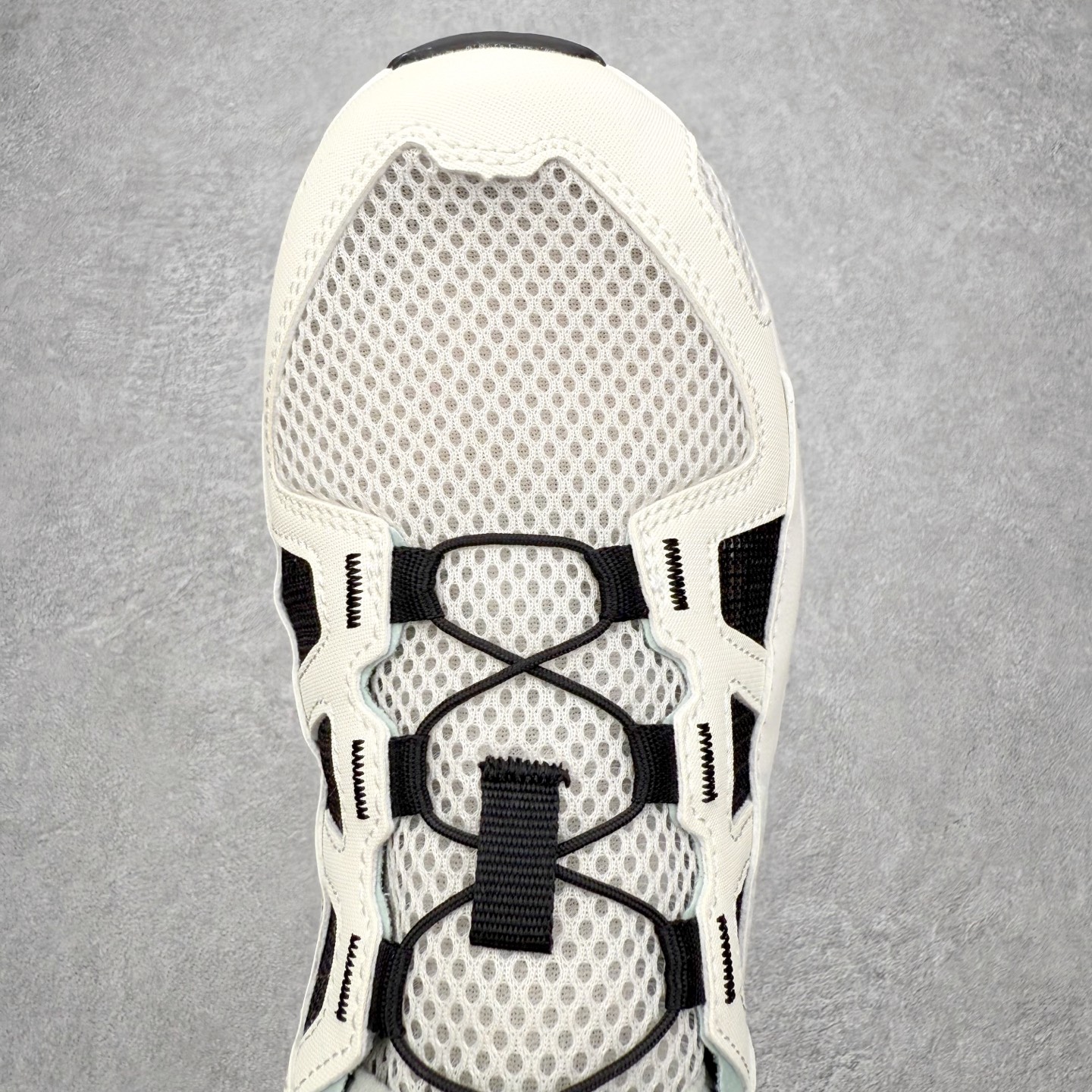 图片[4]-SALOMON萨洛蒙 Techamphibian 5 圆头舒适 透气速干抓地溯溪鞋 男女同款 SALOMON诞生于1947年的法国阿尔卑斯山区，全球知名的户外运动品牌。一直致力于推动滑雪、越野跑等山地运动的发展及产品的进步。其产品设计致力于追求创新和发掘产品的性能极限，帮助喜欢自由的人在山地间不断挑战自我。实拍调校N版已经零色差零失真 百分百还原实物色彩所见即所得 不存在货不对板色差等低级问题 选购参考实物拍摄 不混卖不参货 只用心做好货严格选品 承诺混一赔十 尺码：36 36.5 37.5 38 38.5 39 40 40.5 41 42 42.5 43 44 44.5 45-选品中心