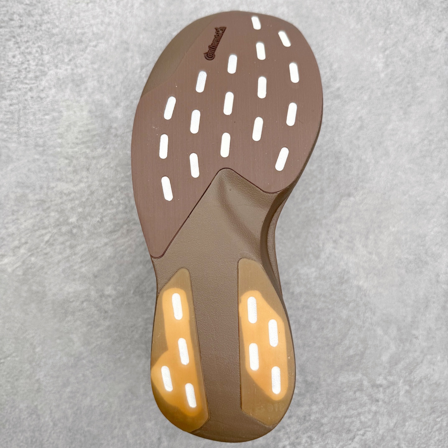 图片[9]-AD Adizero EVO SL 马拉松竞速专业跑鞋 KJ1439 CELERMESH针织网面非常轻薄 纤维间的缝隙很大 可以保证跑步时的透气、排汗效果 鞋舌直接与两侧的内衬和鞋底连接在一起 在跑步过程中不会被鞋舌的左右移动所困扰 在标准鞋带孔的基础上再拓宽一组鞋带孔 适合不同脚型的需求 突破性 EnergyRods 技术，有助于跑者实现更好的成绩 中底独特的LIGHTSTRIKE PRO泡棉材质 微弹感觉在跑步过程中给予了良好的支撑体验 对于顶级精英和高水平进阶跑者来说 ADIOS PRO是一双值得信赖的竞速比赛用鞋 尺码：36 36.5 37.5 38 38.5 39 40 40.5 41 42 42.5 43 44 44.5 45-选品中心