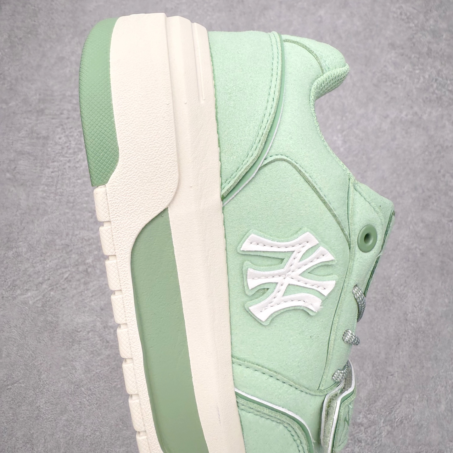 图片[6]-MLB Chunky Liner Basic 复古印花学长鞋系列低帮轻量增高厚底百搭休闲运动慢跑鞋板鞋 Korea韩国联名NY美国榄球纽约洋基队限定 韩国代购专供 全套原楦原纸板原厂数据开发 正确中底拉帮中底网布细节 平台代购专供 左脚内置芯片 韩国代购吊牌标贴 独家一比一RB+MD组合大底 高频后跟小人Logo精准对位立体饱满 正确网布加超迁鞋面 转印中底走线紧密 转印Logo工艺表层防刮不掉色 尺码：35 36 36.5 37.5 38 38.5 39 40 40.5 41 42 42.5 43 44 45-选品中心