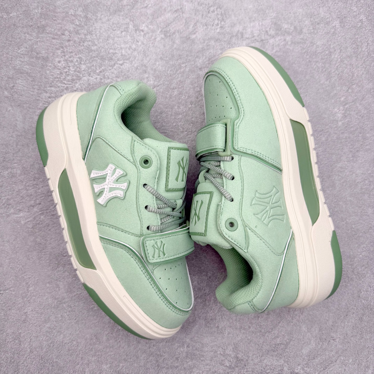 图片[3]-MLB Chunky Liner Basic 复古印花学长鞋系列低帮轻量增高厚底百搭休闲运动慢跑鞋板鞋 Korea韩国联名NY美国榄球纽约洋基队限定 韩国代购专供 全套原楦原纸板原厂数据开发 正确中底拉帮中底网布细节 平台代购专供 左脚内置芯片 韩国代购吊牌标贴 独家一比一RB+MD组合大底 高频后跟小人Logo精准对位立体饱满 正确网布加超迁鞋面 转印中底走线紧密 转印Logo工艺表层防刮不掉色 尺码：35 36 36.5 37.5 38 38.5 39 40 40.5 41 42 42.5 43 44 45-选品中心