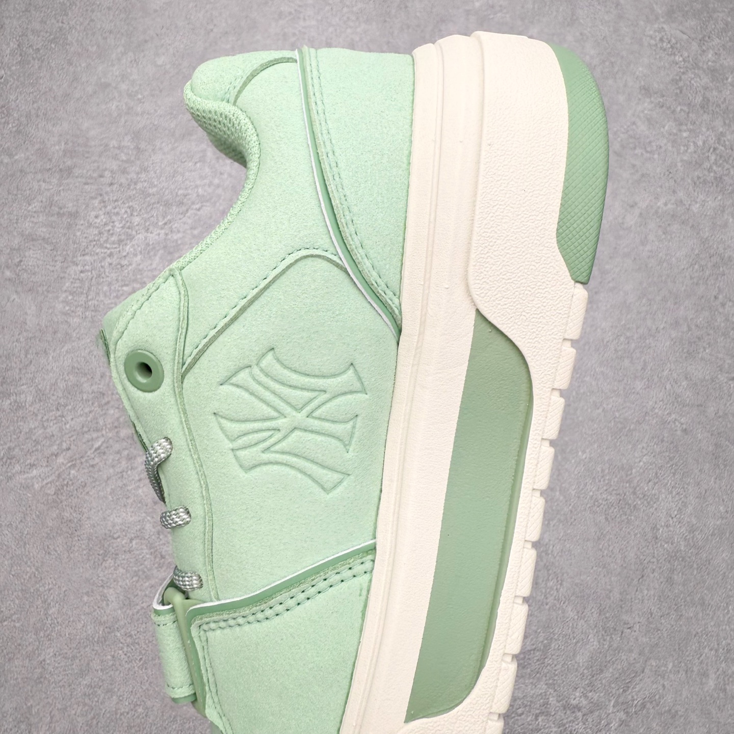 图片[7]-MLB Chunky Liner Basic 复古印花学长鞋系列低帮轻量增高厚底百搭休闲运动慢跑鞋板鞋 Korea韩国联名NY美国榄球纽约洋基队限定 韩国代购专供 全套原楦原纸板原厂数据开发 正确中底拉帮中底网布细节 平台代购专供 左脚内置芯片 韩国代购吊牌标贴 独家一比一RB+MD组合大底 高频后跟小人Logo精准对位立体饱满 正确网布加超迁鞋面 转印中底走线紧密 转印Logo工艺表层防刮不掉色 尺码：35 36 36.5 37.5 38 38.5 39 40 40.5 41 42 42.5 43 44 45-选品中心