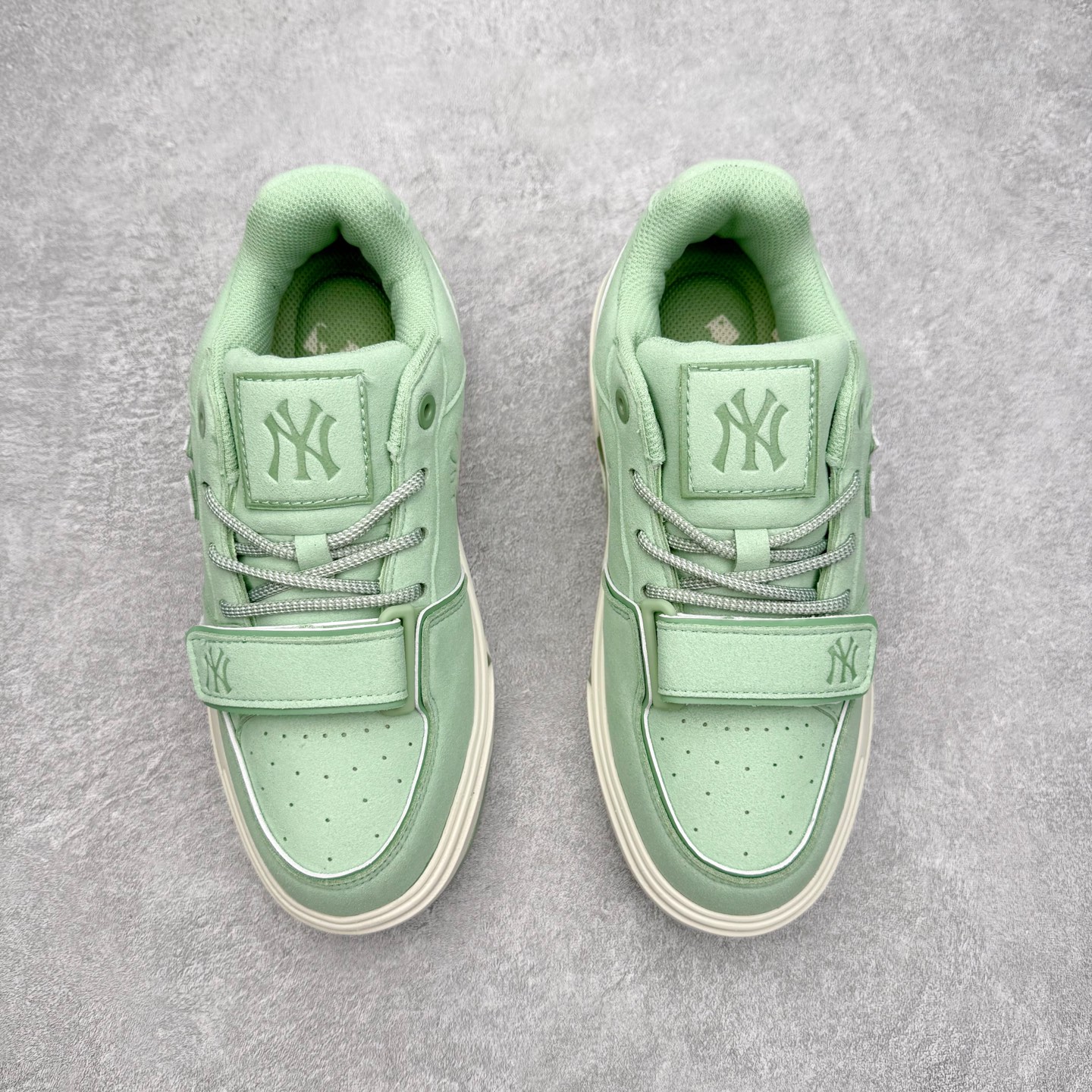 图片[2]-MLB Chunky Liner Basic 复古印花学长鞋系列低帮轻量增高厚底百搭休闲运动慢跑鞋板鞋 Korea韩国联名NY美国榄球纽约洋基队限定 韩国代购专供 全套原楦原纸板原厂数据开发 正确中底拉帮中底网布细节 平台代购专供 左脚内置芯片 韩国代购吊牌标贴 独家一比一RB+MD组合大底 高频后跟小人Logo精准对位立体饱满 正确网布加超迁鞋面 转印中底走线紧密 转印Logo工艺表层防刮不掉色 尺码：35 36 36.5 37.5 38 38.5 39 40 40.5 41 42 42.5 43 44 45-选品中心