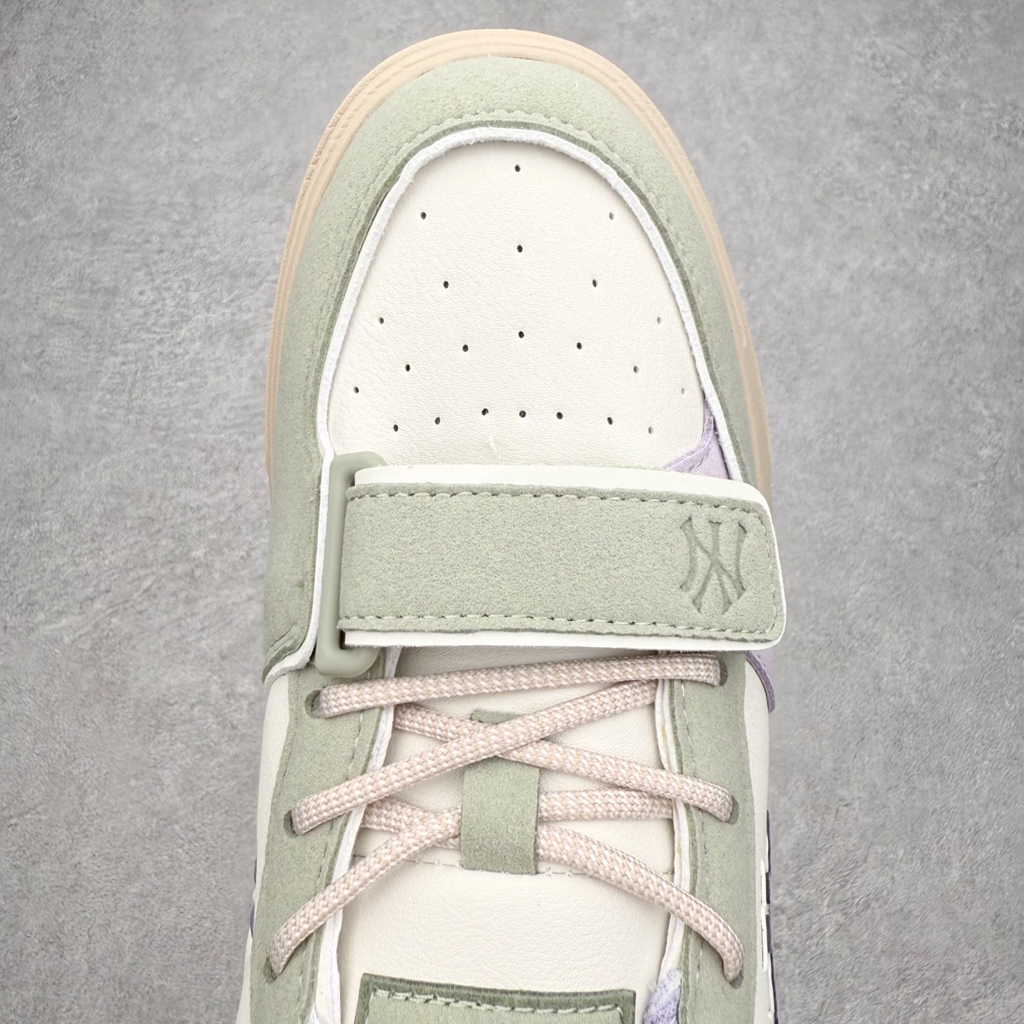 图片[4]-MLB Chunky Liner Basic 复古印花学长鞋系列低帮轻量增高厚底百搭休闲运动慢跑鞋板鞋 Korea韩国联名NY美国榄球纽约洋基队限定 韩国代购专供 全套原楦原纸板原厂数据开发 正确中底拉帮中底网布细节 平台代购专供 左脚内置芯片 韩国代购吊牌标贴 独家一比一RB+MD组合大底 高频后跟小人Logo精准对位立体饱满 正确网布加超迁鞋面 转印中底走线紧密 转印Logo工艺表层防刮不掉色 尺码：35 36 36.5 37.5 38 38.5 39 40 40.5 41 42 42.5 43 44 45-选品中心