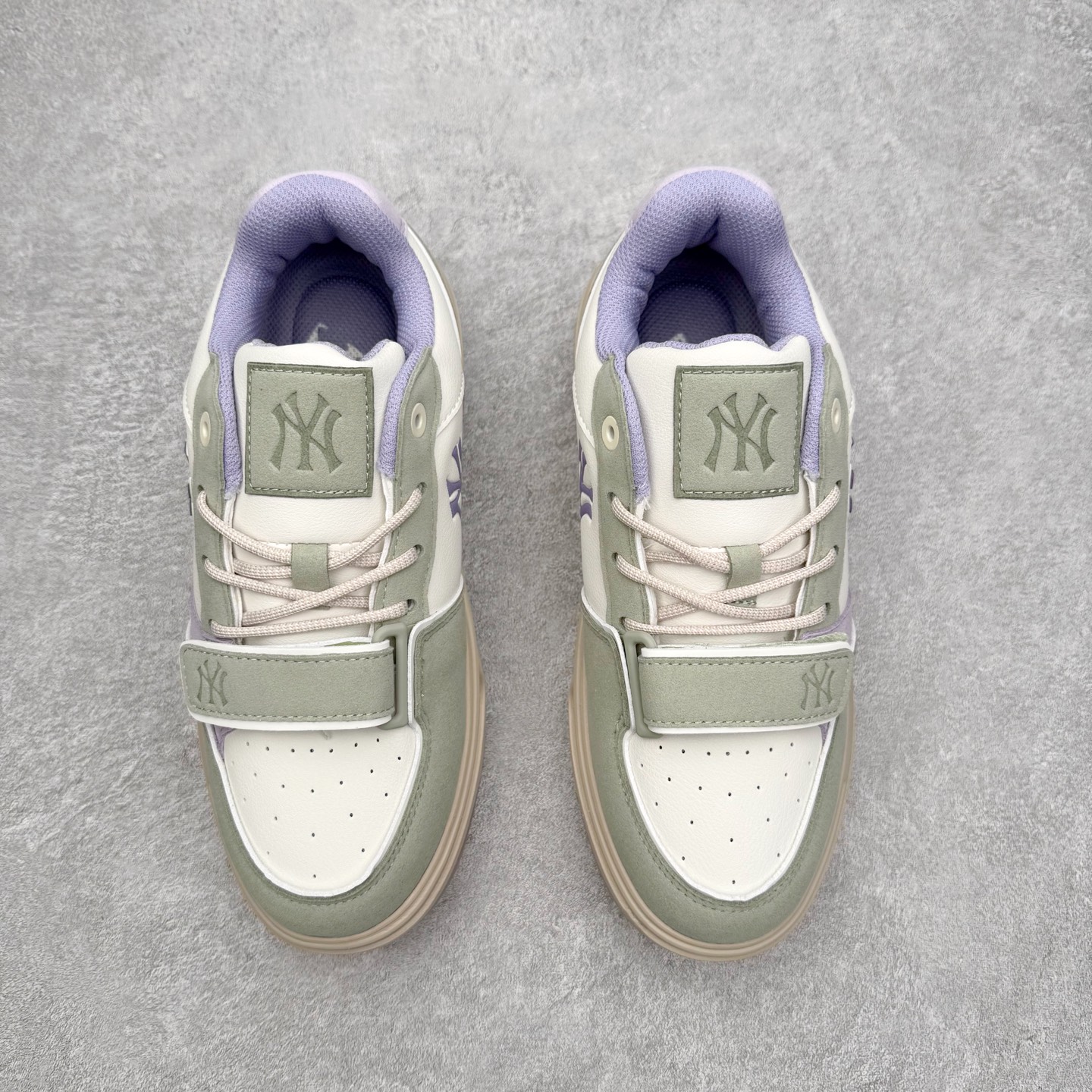 图片[2]-MLB Chunky Liner Basic 复古印花学长鞋系列低帮轻量增高厚底百搭休闲运动慢跑鞋板鞋 Korea韩国联名NY美国榄球纽约洋基队限定 韩国代购专供 全套原楦原纸板原厂数据开发 正确中底拉帮中底网布细节 平台代购专供 左脚内置芯片 韩国代购吊牌标贴 独家一比一RB+MD组合大底 高频后跟小人Logo精准对位立体饱满 正确网布加超迁鞋面 转印中底走线紧密 转印Logo工艺表层防刮不掉色 尺码：35 36 36.5 37.5 38 38.5 39 40 40.5 41 42 42.5 43 44 45-选品中心