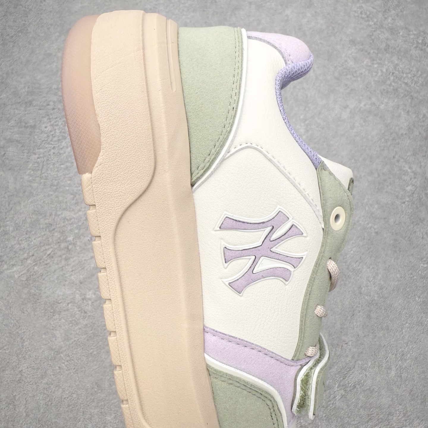 图片[6]-MLB Chunky Liner Basic 复古印花学长鞋系列低帮轻量增高厚底百搭休闲运动慢跑鞋板鞋 Korea韩国联名NY美国榄球纽约洋基队限定 韩国代购专供 全套原楦原纸板原厂数据开发 正确中底拉帮中底网布细节 平台代购专供 左脚内置芯片 韩国代购吊牌标贴 独家一比一RB+MD组合大底 高频后跟小人Logo精准对位立体饱满 正确网布加超迁鞋面 转印中底走线紧密 转印Logo工艺表层防刮不掉色 尺码：35 36 36.5 37.5 38 38.5 39 40 40.5 41 42 42.5 43 44 45-选品中心