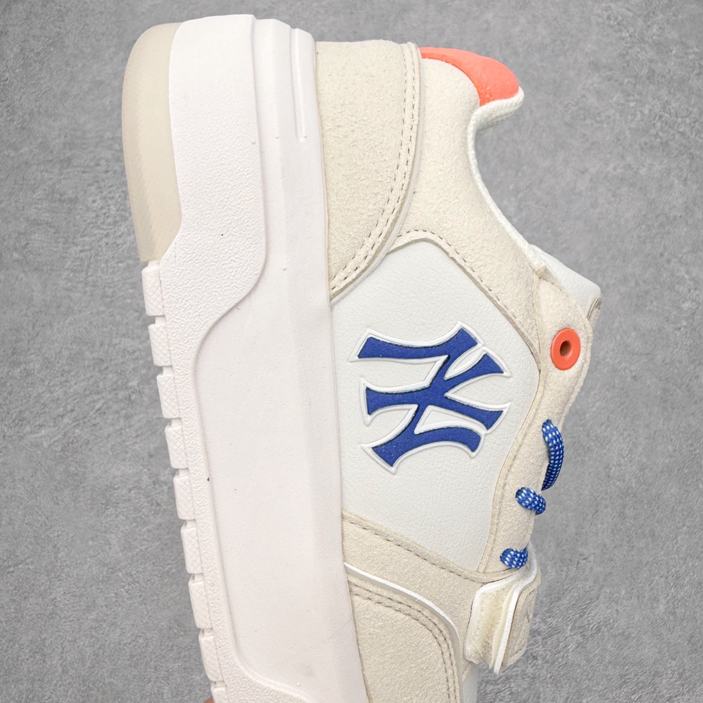 图片[6]-MLB Chunky Liner Basic 复古印花学长鞋系列低帮轻量增高厚底百搭休闲运动慢跑鞋板鞋 Korea韩国联名NY美国榄球纽约洋基队限定 韩国代购专供 全套原楦原纸板原厂数据开发 正确中底拉帮中底网布细节 平台代购专供 左脚内置芯片 韩国代购吊牌标贴 独家一比一RB+MD组合大底 高频后跟小人Logo精准对位立体饱满 正确网布加超迁鞋面 转印中底走线紧密 转印Logo工艺表层防刮不掉色 尺码：35 36 36.5 37.5 38 38.5 39 40 40.5 41 42 42.5 43 44 45-选品中心