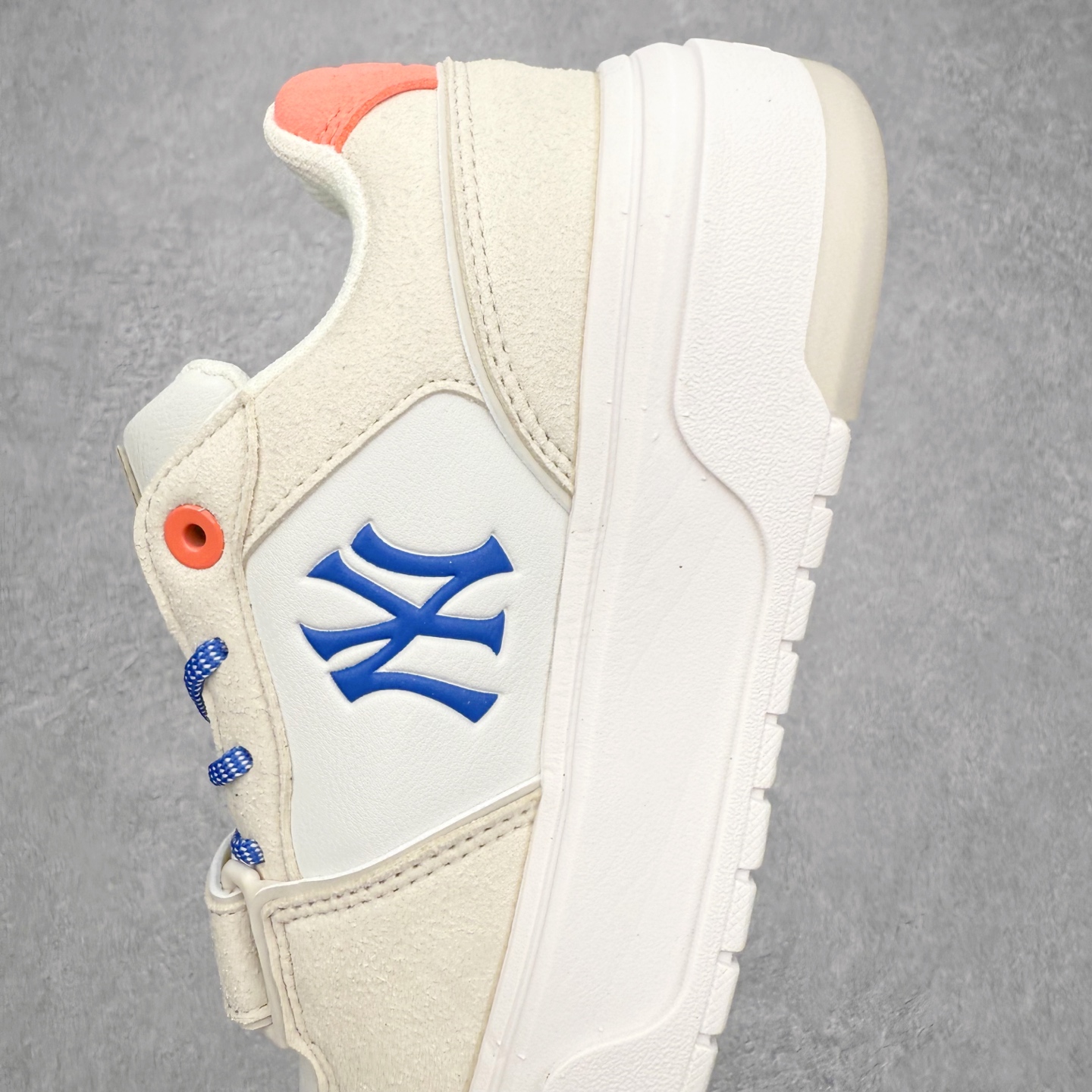 图片[7]-MLB Chunky Liner Basic 复古印花学长鞋系列低帮轻量增高厚底百搭休闲运动慢跑鞋板鞋 Korea韩国联名NY美国榄球纽约洋基队限定 韩国代购专供 全套原楦原纸板原厂数据开发 正确中底拉帮中底网布细节 平台代购专供 左脚内置芯片 韩国代购吊牌标贴 独家一比一RB+MD组合大底 高频后跟小人Logo精准对位立体饱满 正确网布加超迁鞋面 转印中底走线紧密 转印Logo工艺表层防刮不掉色 尺码：35 36 36.5 37.5 38 38.5 39 40 40.5 41 42 42.5 43 44 45-选品中心