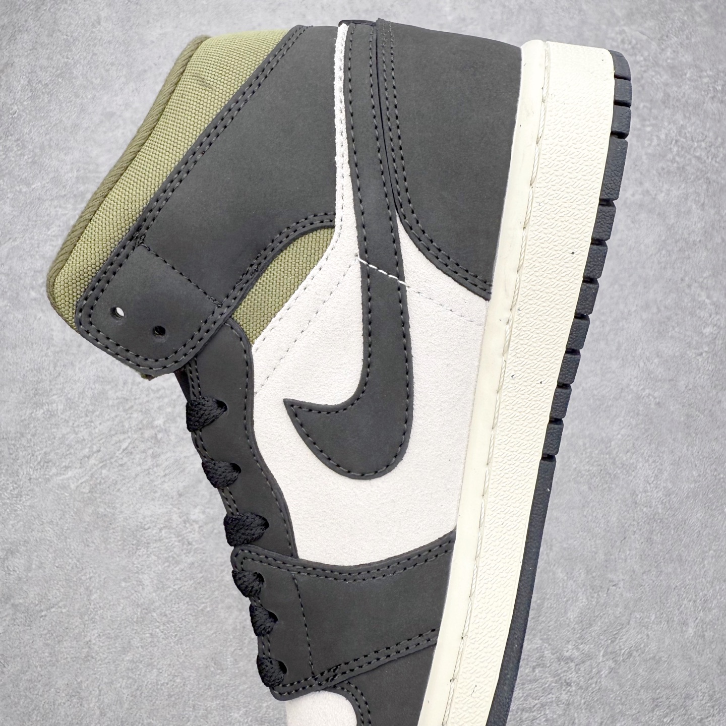 图片[7]-＃K版 Air Jordan AJ1 Mid 中帮 黑橙扣碎 HV4091-102 原厂内置全掌气垫 A模大底 头层小牛皮 鞋舌AJ原厂专用牛津布+AJ专用反口珍珠布+原厂无杂质高弹内里海棉 特殊封边弹力鞋带 全网唯一头层牛皮 原鞋开模 拒绝公底 购置公司同步原材料 原汁原味 忠于原版‼️尺码：36 36.5 37.5 38 38.5 39 40 40.5 41 42 42.5 43 44 44.5 45 46 47.5-选品中心