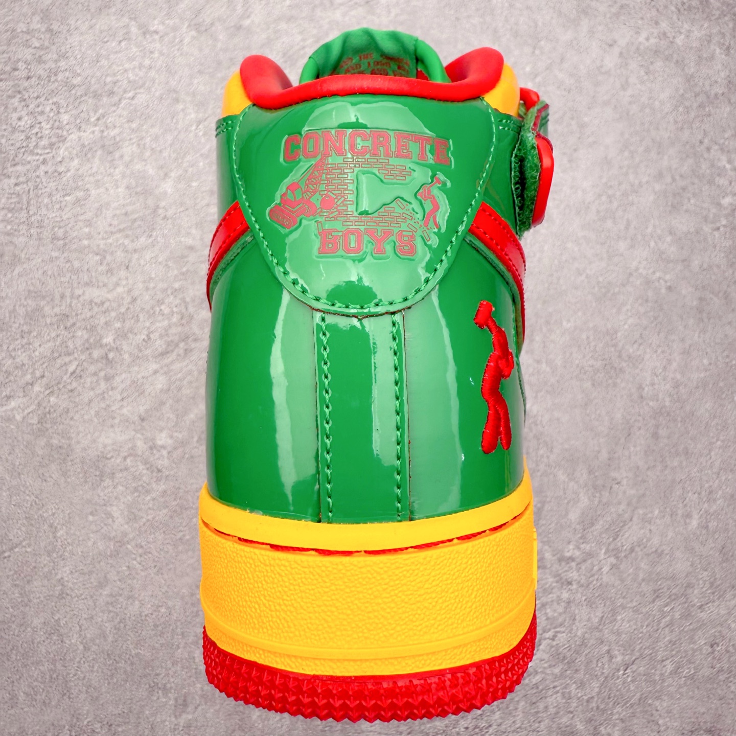 图片[8]-NK Air Force 1´07 Mid 空军一号中帮百搭休闲运动板鞋 IH4383-001 柔软、弹性十足的缓震性能和出色的中底设计 横跨复古与现代的外型结合 造就出风靡全球 三十多年的Force 1 直到今天还深受青睐 实拍调校N版已经零色差零失真 百分百还原实物色彩所见即所得 不存在货不对板色差等低级问题 选购参考实物拍摄 不混卖不参货 只用心做好货严格选品 承诺混一赔十 尺码：36 36.5 37.5 38 38.5 39 40 40.5 41 42 42.5 43 44 44.5 45-选品中心