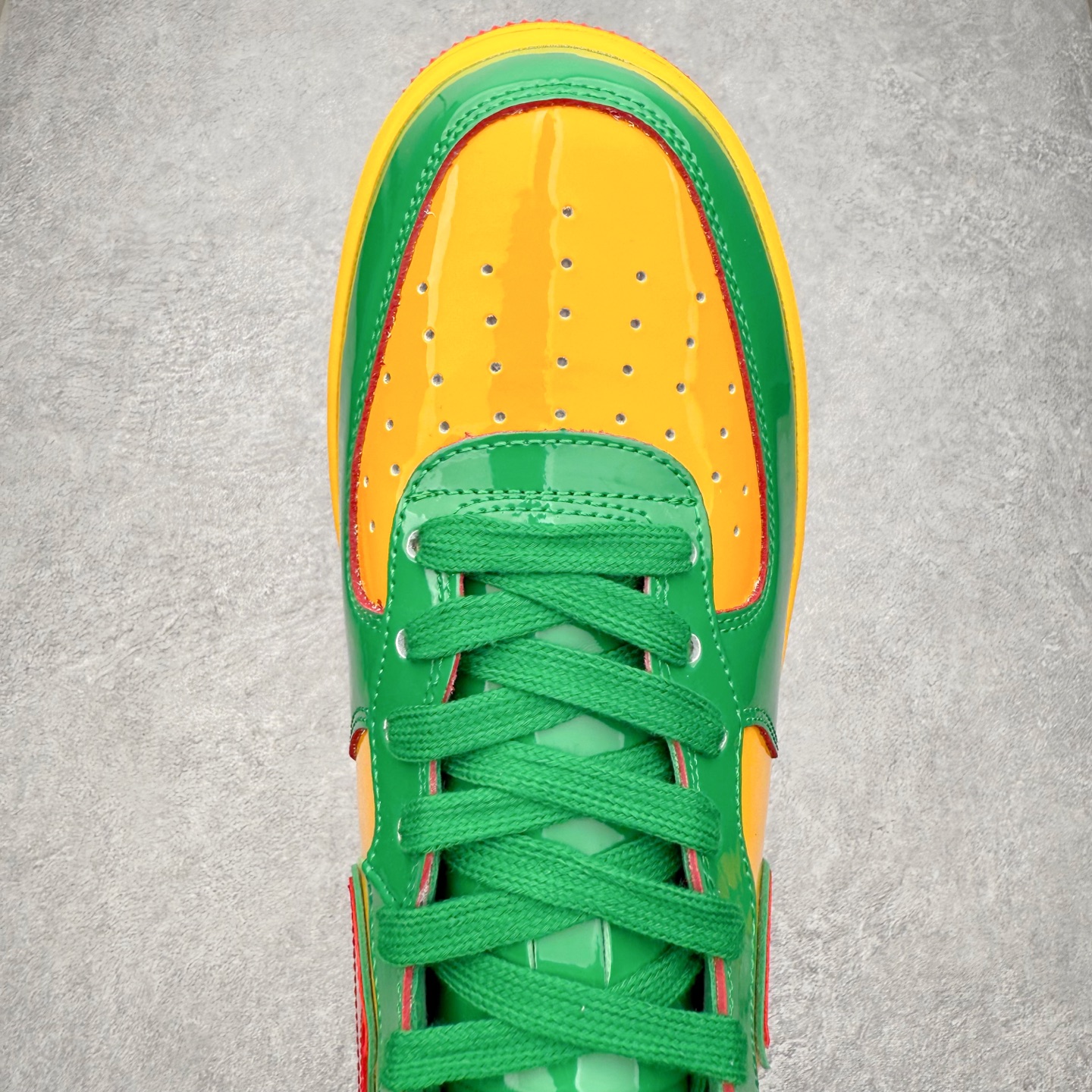 图片[4]-NK Air Force 1´07 Mid 空军一号中帮百搭休闲运动板鞋 IH4383-001 柔软、弹性十足的缓震性能和出色的中底设计 横跨复古与现代的外型结合 造就出风靡全球 三十多年的Force 1 直到今天还深受青睐 实拍调校N版已经零色差零失真 百分百还原实物色彩所见即所得 不存在货不对板色差等低级问题 选购参考实物拍摄 不混卖不参货 只用心做好货严格选品 承诺混一赔十 尺码：36 36.5 37.5 38 38.5 39 40 40.5 41 42 42.5 43 44 44.5 45-选品中心