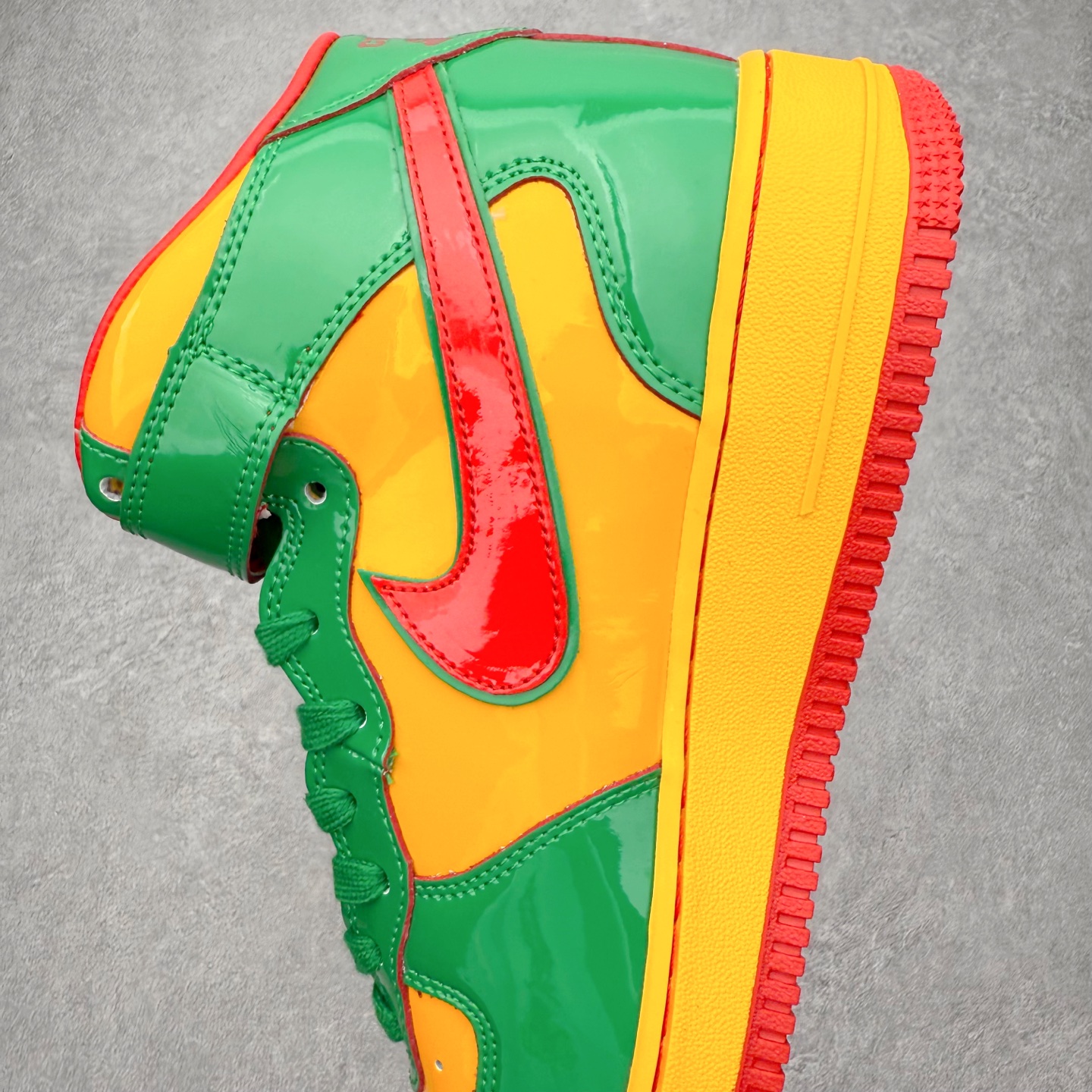 图片[7]-NK Air Force 1´07 Mid 空军一号中帮百搭休闲运动板鞋 IH4383-001 柔软、弹性十足的缓震性能和出色的中底设计 横跨复古与现代的外型结合 造就出风靡全球 三十多年的Force 1 直到今天还深受青睐 实拍调校N版已经零色差零失真 百分百还原实物色彩所见即所得 不存在货不对板色差等低级问题 选购参考实物拍摄 不混卖不参货 只用心做好货严格选品 承诺混一赔十 尺码：36 36.5 37.5 38 38.5 39 40 40.5 41 42 42.5 43 44 44.5 45-选品中心