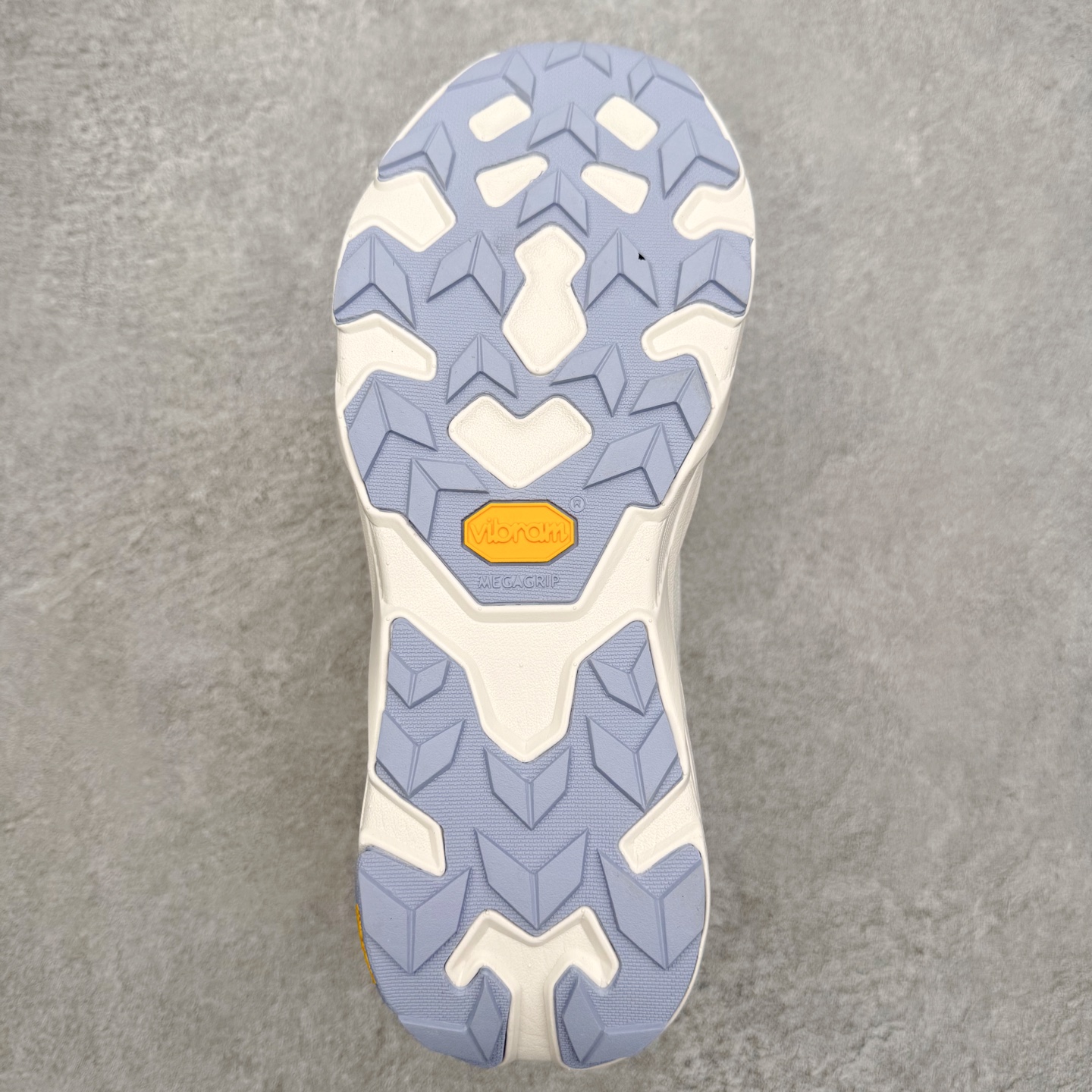 图片[9]-可隆KOLON SPORT 抓地V底巴斯夫轻盈KRUST越野跑鞋 户外功能鞋 男女同款 KOLON SPORT 可隆1973年诞生，并首次推出登山装备。自创立起，KOLON SPORT就把绿色定为基本色调，以常青树为品牌标志，坚持以关爱自然为己任，积极探求自然界的舒适，并以此应用于新产品的开发与研究。40多年来，历经不断革新，成就高端专业户外品牌。实拍调校N版已经零色差零失真 百分百还原实物色彩所见即所得 不存在货不对板色差等低级问题 选购参考实物拍摄 不混卖不参货 只用心做好货严格选品 承诺混一赔十 尺码：36 36.5 37.5 38 38.5 39 40 40.5 41 42 42.5 43 44 44.5 45-选品中心