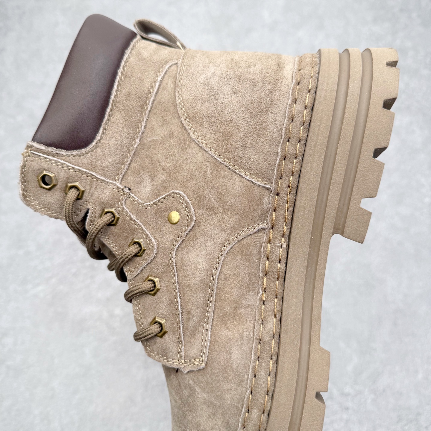 图片[7]-ECCO爱步男鞋大黄靴 防滑厚底马丁靴 工装靴真皮靴 适酷系列 臻选头层皮鞋面 弹性柔韧 舒适透气 带来舒适享受的脚感 贴合足底 便携简约系带设计 可自由调节松紧 细致精湛车线 牢固可靠 带来更持久穿搭品质 防滑弹力鞋底 清晰防滑纹理 轻盈弹力不厚重 抓地耐磨 舒适内里 柔软透气 合脚稳固 尺码：39 40 41 42 43 44 45（皮鞋码）-选品中心