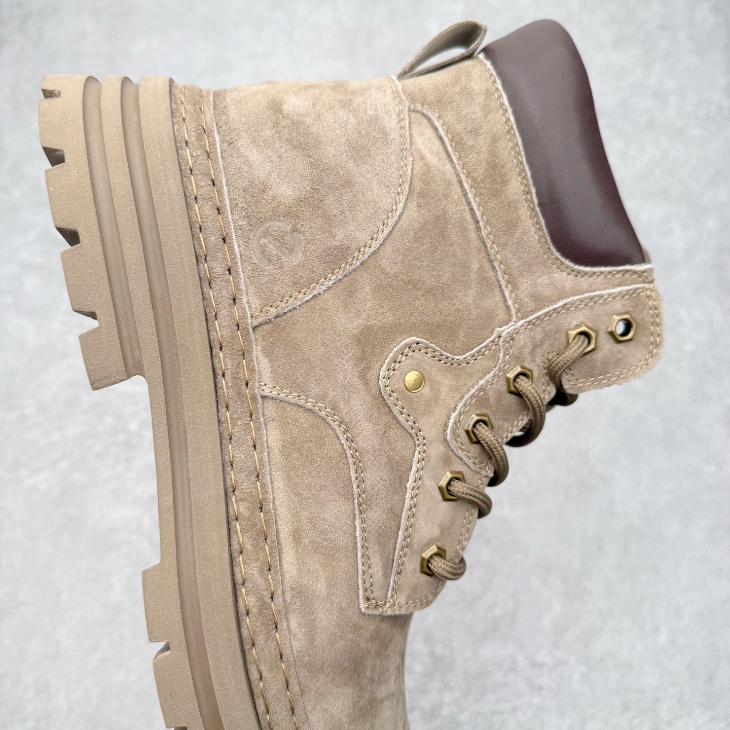 图片[6]-ECCO爱步男鞋大黄靴 防滑厚底马丁靴 工装靴真皮靴 适酷系列 臻选头层皮鞋面 弹性柔韧 舒适透气 带来舒适享受的脚感 贴合足底 便携简约系带设计 可自由调节松紧 细致精湛车线 牢固可靠 带来更持久穿搭品质 防滑弹力鞋底 清晰防滑纹理 轻盈弹力不厚重 抓地耐磨 舒适内里 柔软透气 合脚稳固 尺码：39 40 41 42 43 44 45（皮鞋码）-选品中心