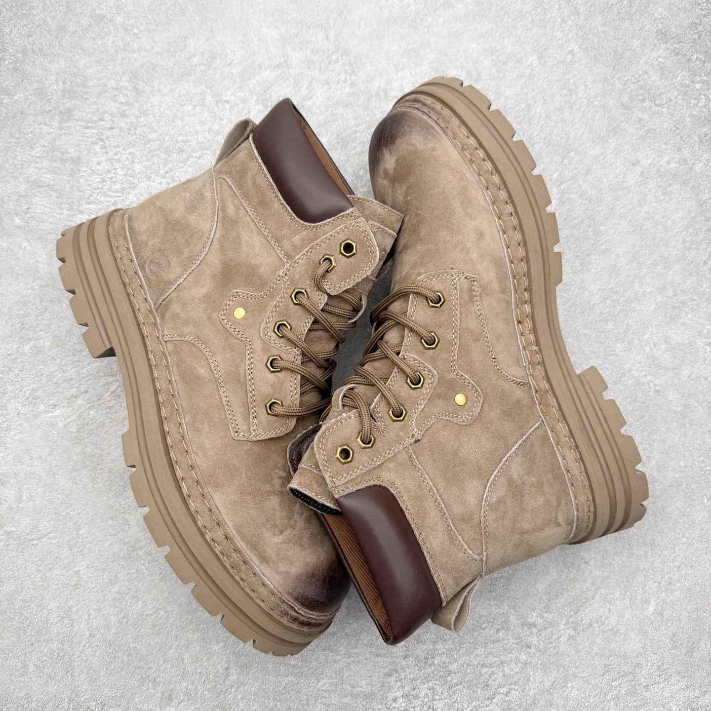 图片[3]-ECCO爱步男鞋大黄靴 防滑厚底马丁靴 工装靴真皮靴 适酷系列 臻选头层皮鞋面 弹性柔韧 舒适透气 带来舒适享受的脚感 贴合足底 便携简约系带设计 可自由调节松紧 细致精湛车线 牢固可靠 带来更持久穿搭品质 防滑弹力鞋底 清晰防滑纹理 轻盈弹力不厚重 抓地耐磨 舒适内里 柔软透气 合脚稳固 尺码：39 40 41 42 43 44 45（皮鞋码）-选品中心