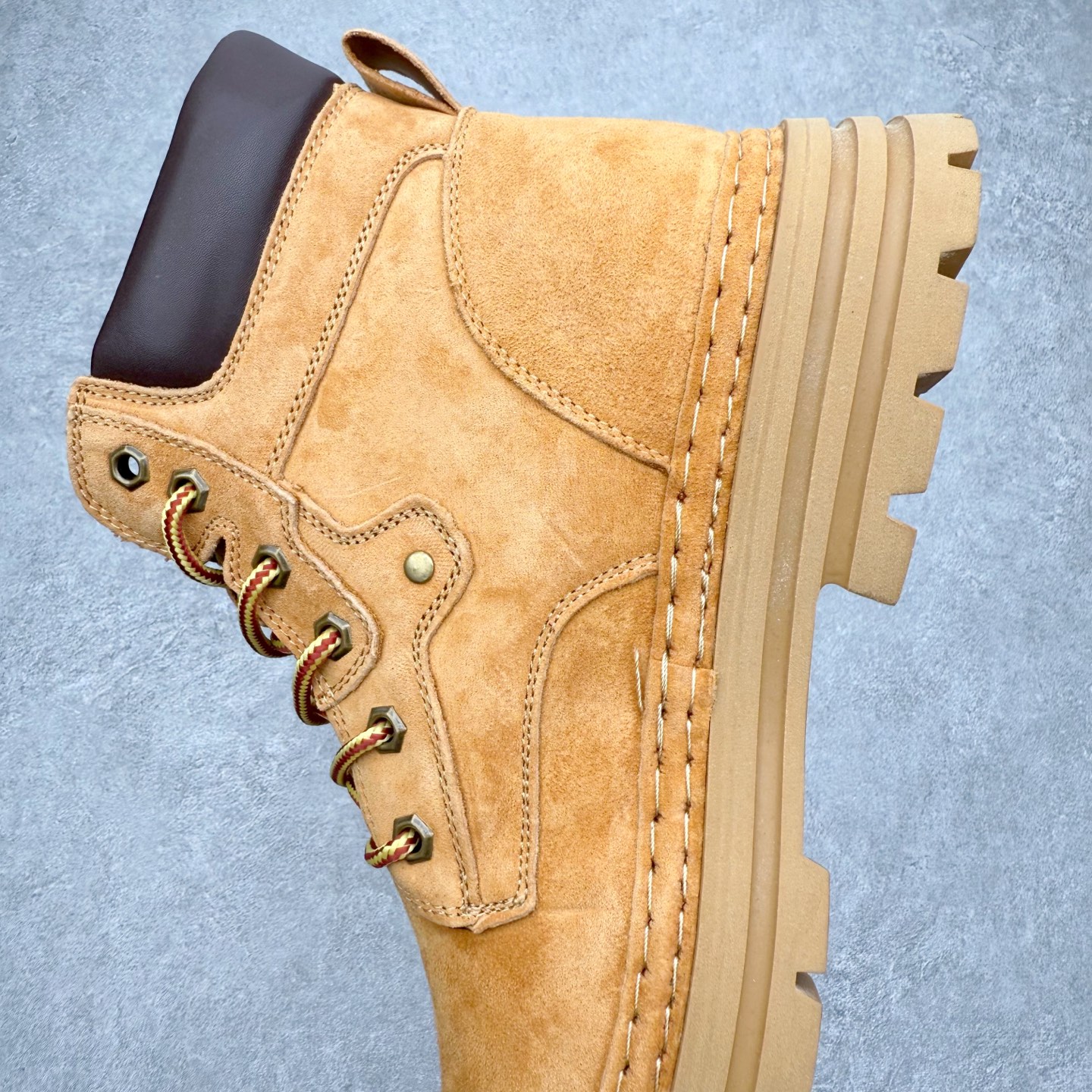 图片[7]-ECCO爱步男鞋大黄靴 防滑厚底马丁靴 工装靴真皮靴 适酷系列 臻选头层皮鞋面 弹性柔韧 舒适透气 带来舒适享受的脚感 贴合足底 便携简约系带设计 可自由调节松紧 细致精湛车线 牢固可靠 带来更持久穿搭品质 防滑弹力鞋底 清晰防滑纹理 轻盈弹力不厚重 抓地耐磨 舒适内里 柔软透气 合脚稳固 尺码：39 40 41 42 43 44 45（皮鞋码）-选品中心