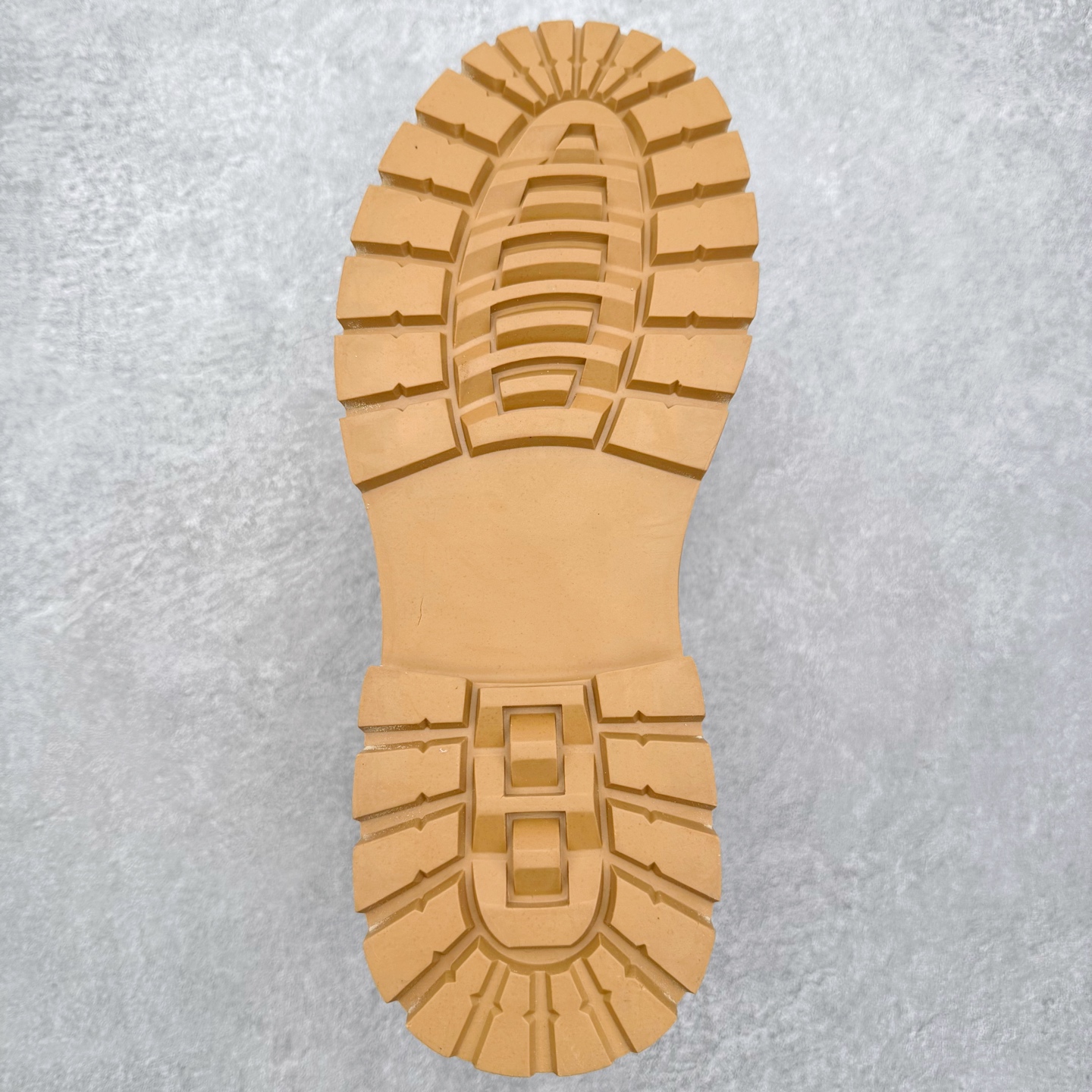 图片[9]-ECCO爱步男鞋大黄靴 防滑厚底马丁靴 工装靴真皮靴 适酷系列 臻选头层皮鞋面 弹性柔韧 舒适透气 带来舒适享受的脚感 贴合足底 便携简约系带设计 可自由调节松紧 细致精湛车线 牢固可靠 带来更持久穿搭品质 防滑弹力鞋底 清晰防滑纹理 轻盈弹力不厚重 抓地耐磨 舒适内里 柔软透气 合脚稳固 尺码：39 40 41 42 43 44 45（皮鞋码）-选品中心