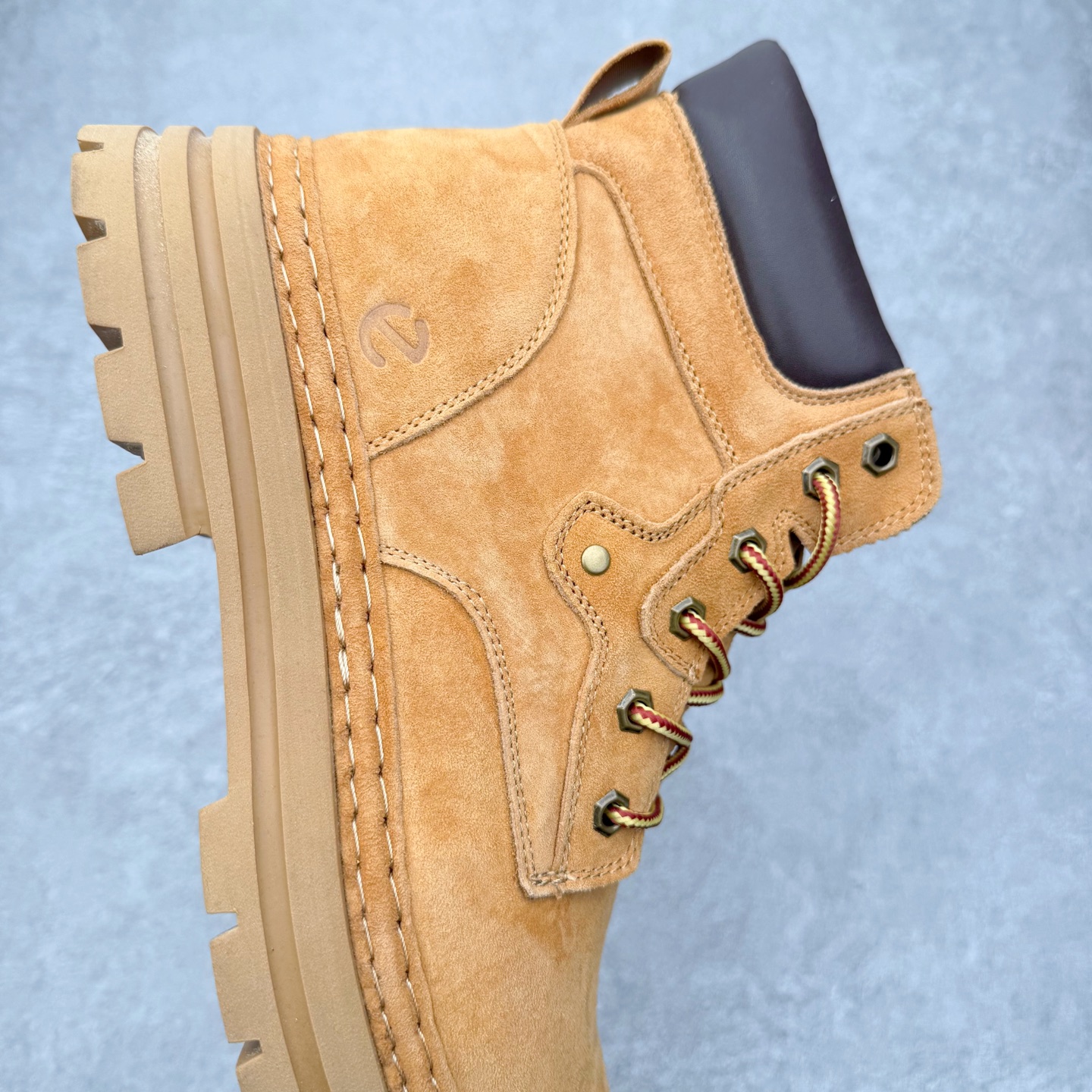 图片[6]-ECCO爱步男鞋大黄靴 防滑厚底马丁靴 工装靴真皮靴 适酷系列 臻选头层皮鞋面 弹性柔韧 舒适透气 带来舒适享受的脚感 贴合足底 便携简约系带设计 可自由调节松紧 细致精湛车线 牢固可靠 带来更持久穿搭品质 防滑弹力鞋底 清晰防滑纹理 轻盈弹力不厚重 抓地耐磨 舒适内里 柔软透气 合脚稳固 尺码：39 40 41 42 43 44 45（皮鞋码）-选品中心