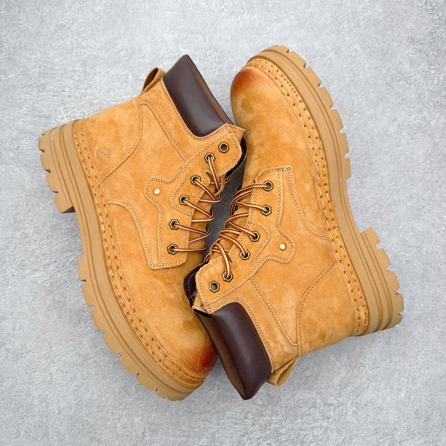 图片[3]-ECCO爱步男鞋大黄靴 防滑厚底马丁靴 工装靴真皮靴 适酷系列 臻选头层皮鞋面 弹性柔韧 舒适透气 带来舒适享受的脚感 贴合足底 便携简约系带设计 可自由调节松紧 细致精湛车线 牢固可靠 带来更持久穿搭品质 防滑弹力鞋底 清晰防滑纹理 轻盈弹力不厚重 抓地耐磨 舒适内里 柔软透气 合脚稳固 尺码：39 40 41 42 43 44 45（皮鞋码）-选品中心