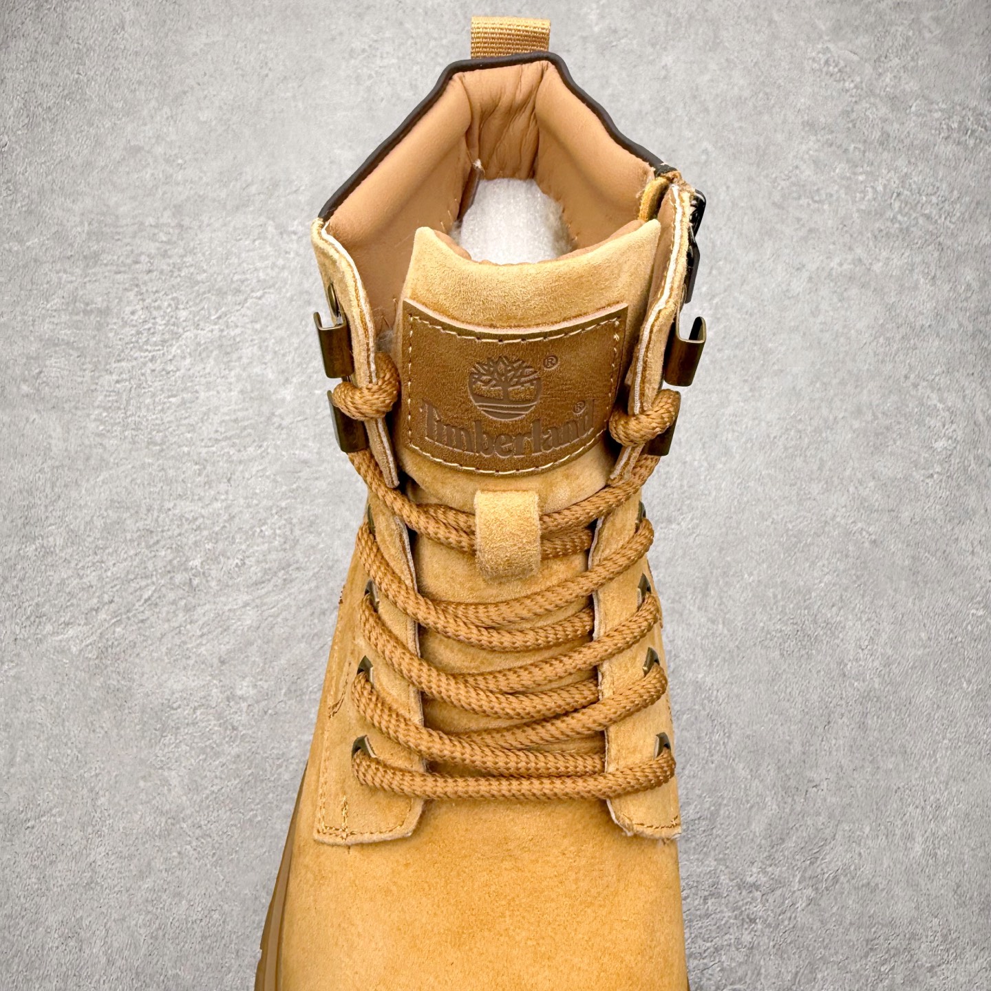 图片[5]-Timberland添柏岚/天伯伦 秋冬新品 秋冬必备户外休闲大黄靴系列#广东大厂品质 原盒原包装 时尚潮流搭配 面料采用意大利🇮🇹顶级磨砂细纹牛皮 轻质大底 搭配防臭防腐真皮乳胶鞋垫 大底到五金都是代工厂原材料制作 同原版固特异永不开胶工艺 好货不杀猪 首单质量严格把控 全网独家首发 品质毋庸置疑 全套官网统一包装 给您完美的穿着体验 质量考究耐穿 型男必备 专治不帅 高品质脚感一流 今年冬季防寒户外专用 日常随意搭配 尺码：38-44（皮鞋码）-选品中心