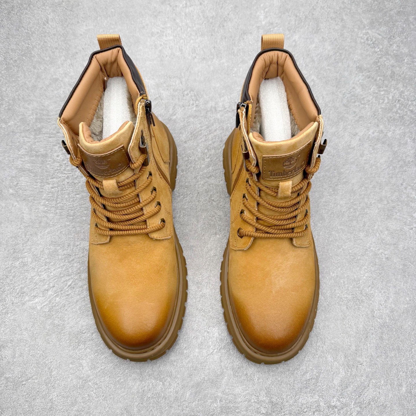 图片[2]-Timberland添柏岚/天伯伦 秋冬新品 秋冬必备户外休闲大黄靴系列#广东大厂品质 原盒原包装 时尚潮流搭配 面料采用意大利🇮🇹顶级磨砂细纹牛皮 轻质大底 搭配防臭防腐真皮乳胶鞋垫 大底到五金都是代工厂原材料制作 同原版固特异永不开胶工艺 好货不杀猪 首单质量严格把控 全网独家首发 品质毋庸置疑 全套官网统一包装 给您完美的穿着体验 质量考究耐穿 型男必备 专治不帅 高品质脚感一流 今年冬季防寒户外专用 日常随意搭配 尺码：38-44（皮鞋码）-选品中心