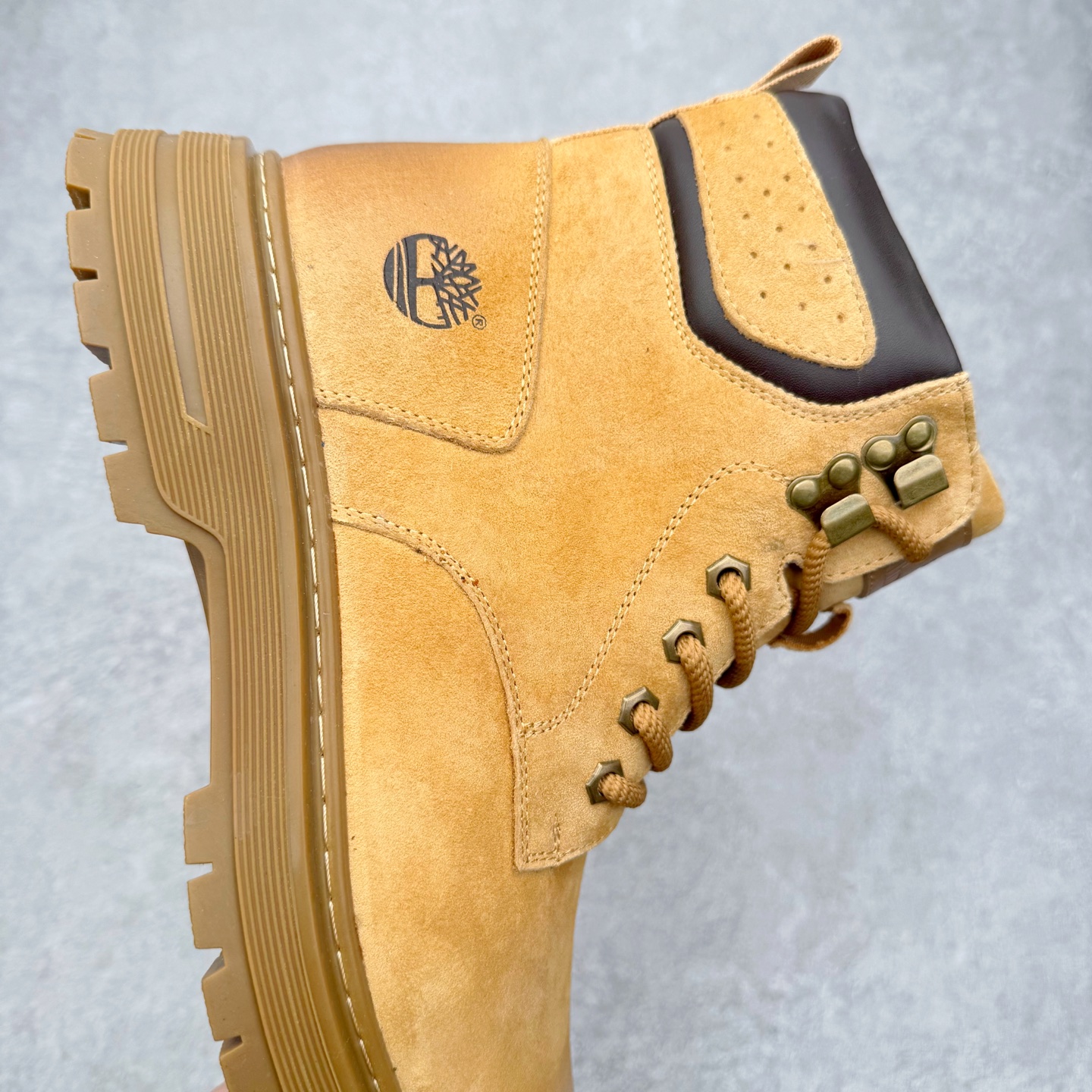 图片[6]-Timberland添柏岚/天伯伦 秋冬新品 秋冬必备户外休闲大黄靴系列#广东大厂品质 原盒原包装 时尚潮流搭配 面料采用意大利🇮🇹顶级磨砂细纹牛皮 轻质大底 搭配防臭防腐真皮乳胶鞋垫 大底到五金都是代工厂原材料制作 同原版固特异永不开胶工艺 好货不杀猪 首单质量严格把控 全网独家首发 品质毋庸置疑 全套官网统一包装 给您完美的穿着体验 质量考究耐穿 型男必备 专治不帅 高品质脚感一流 今年冬季防寒户外专用 日常随意搭配 尺码：38-44（皮鞋码）-选品中心