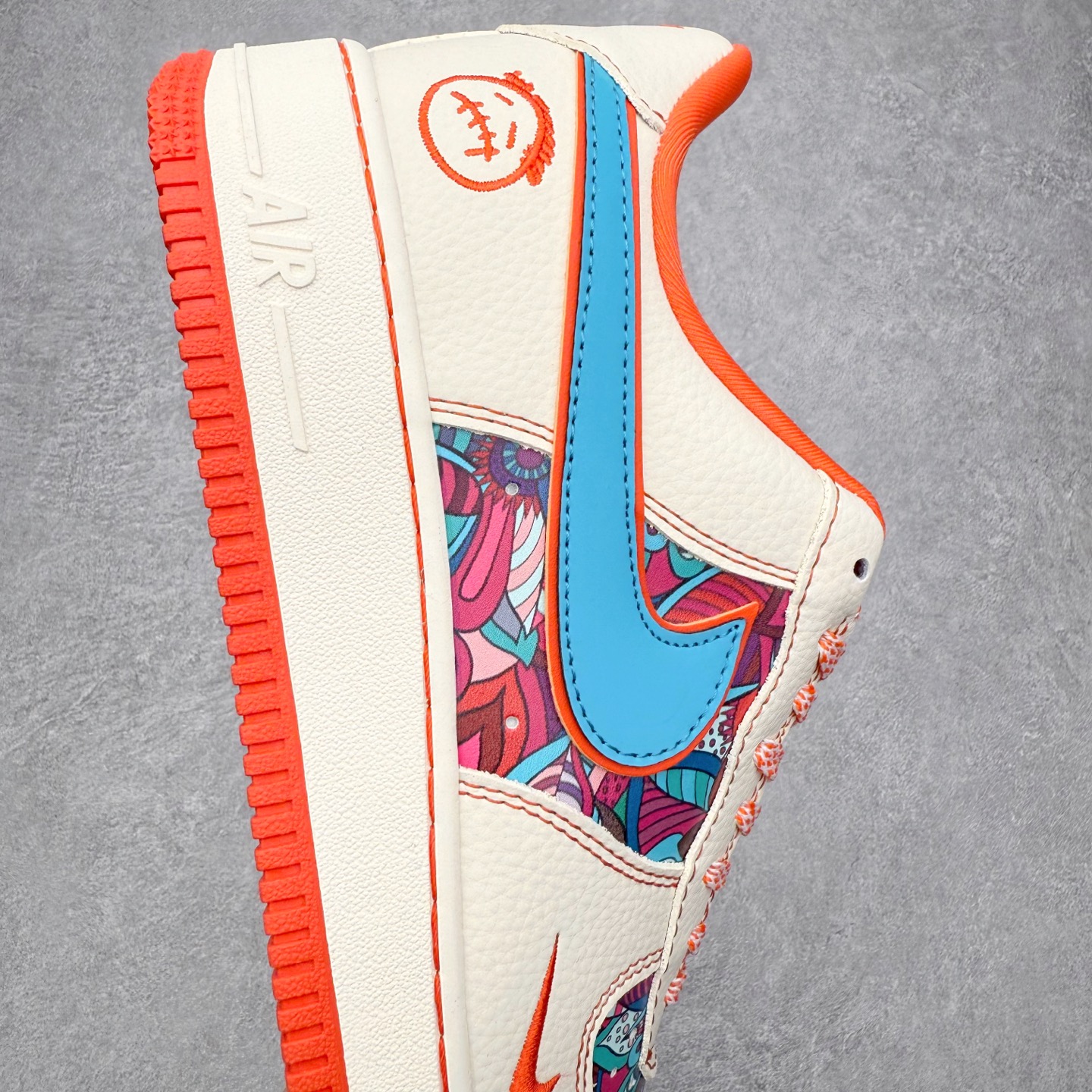 图片[6]-NK Air Force 1´07 Low 空军一号低帮百搭休闲运动板鞋 XL1979-125 柔软、弹性十足的缓震性能和出色的中底设计 横跨复古与现代的外型结合 造就出风靡全球 三十多年的Force 1 直到今天还深受青睐 实拍调校N版已经零色差零失真 百分百还原实物色彩所见即所得 不存在货不对板色差等低级问题 选购参考实物拍摄 不混卖不参货 只用心做好货严格选品 承诺混一赔十 尺码：36 36.5 37.5 38 38.5 39 40 40.5 41 42 42.5 43 44 44.5 45-选品中心