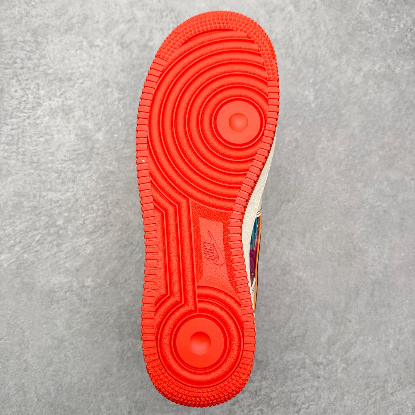 图片[9]-NK Air Force 1´07 Low 空军一号低帮百搭休闲运动板鞋 XL1979-125 柔软、弹性十足的缓震性能和出色的中底设计 横跨复古与现代的外型结合 造就出风靡全球 三十多年的Force 1 直到今天还深受青睐 实拍调校N版已经零色差零失真 百分百还原实物色彩所见即所得 不存在货不对板色差等低级问题 选购参考实物拍摄 不混卖不参货 只用心做好货严格选品 承诺混一赔十 尺码：36 36.5 37.5 38 38.5 39 40 40.5 41 42 42.5 43 44 44.5 45-选品中心