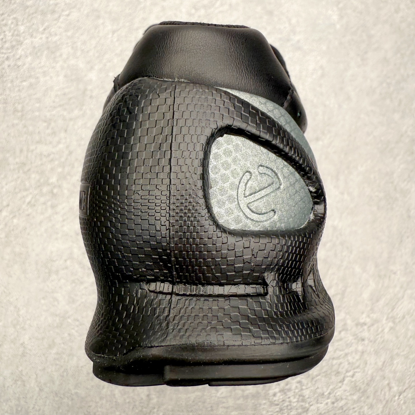 图片[8]-ECCO爱步跑步鞋百搭舒适 秋冬新款厚底休闲运动鞋男鞋 灵动系列 黄景瑜同款 品质牛皮鞋面，轻盈柔韧 具有良好的透气性 细腻柔软 简约系带设计 可自由调节松紧 贴合脚型 PU泡沫橡胶大底 抓地力强 具有良好的防滑耐磨性 时尚简约 休闲百搭 尺码：38 39 40 41 42 43 44 （皮鞋码）-选品中心