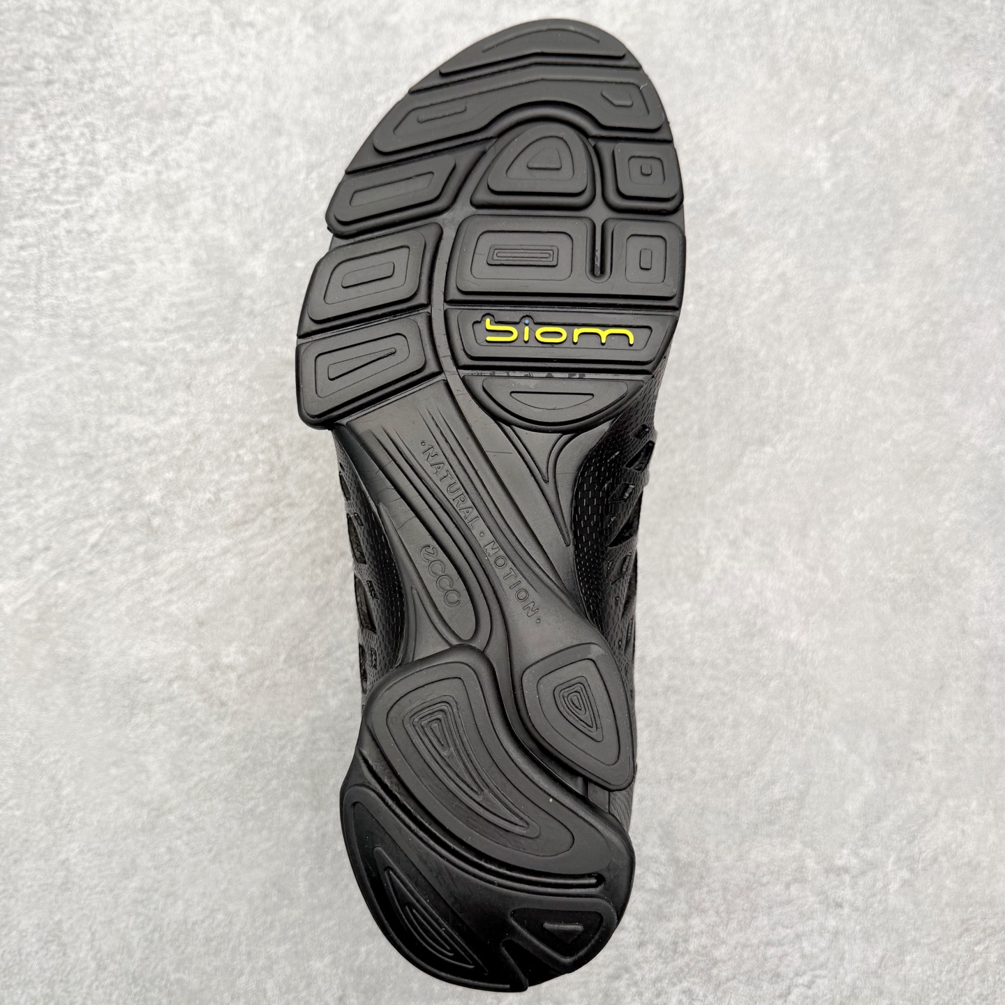 图片[9]-ECCO爱步跑步鞋百搭舒适 秋冬新款厚底休闲运动鞋男鞋 灵动系列 黄景瑜同款 品质牛皮鞋面，轻盈柔韧 具有良好的透气性 细腻柔软 简约系带设计 可自由调节松紧 贴合脚型 PU泡沫橡胶大底 抓地力强 具有良好的防滑耐磨性 时尚简约 休闲百搭 尺码：38 39 40 41 42 43 44 （皮鞋码）-选品中心