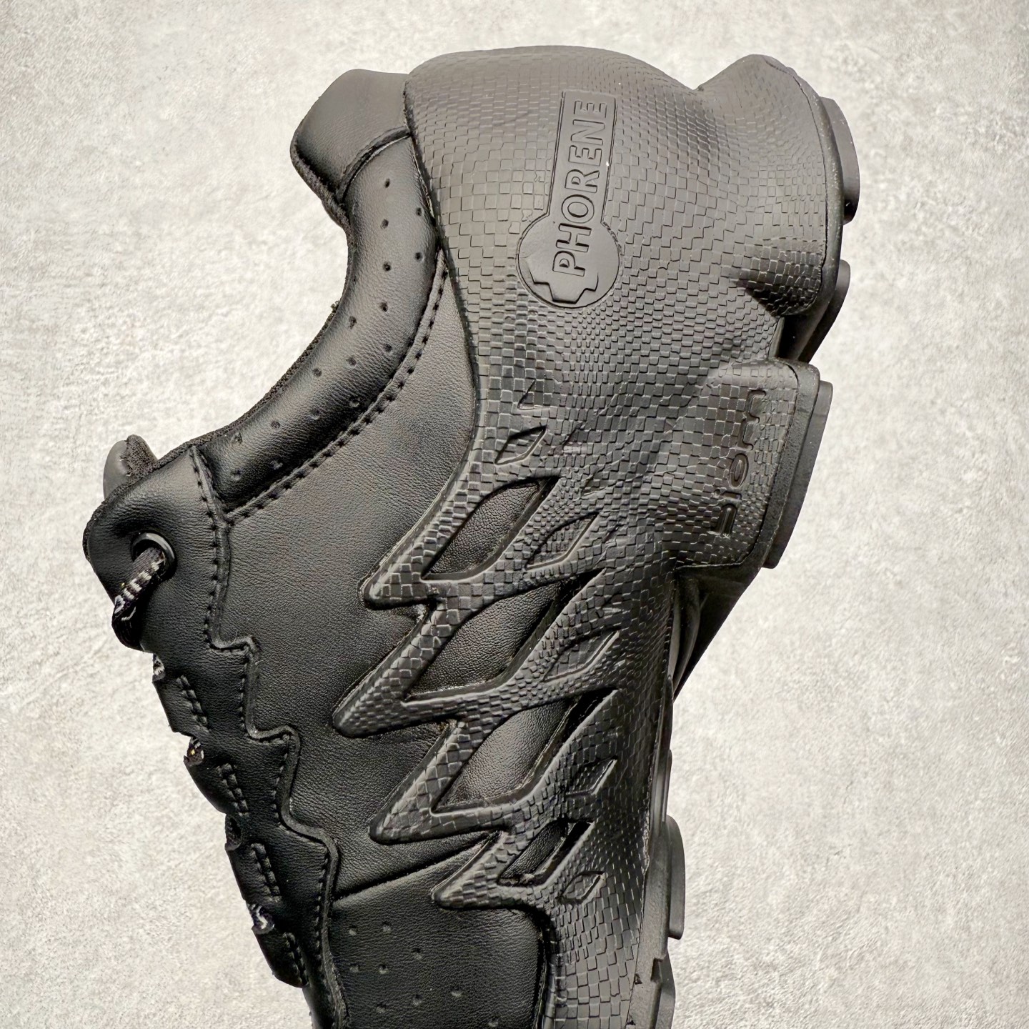 图片[7]-ECCO爱步跑步鞋百搭舒适 秋冬新款厚底休闲运动鞋男鞋 灵动系列 黄景瑜同款 品质牛皮鞋面，轻盈柔韧 具有良好的透气性 细腻柔软 简约系带设计 可自由调节松紧 贴合脚型 PU泡沫橡胶大底 抓地力强 具有良好的防滑耐磨性 时尚简约 休闲百搭 尺码：38 39 40 41 42 43 44 （皮鞋码）-选品中心