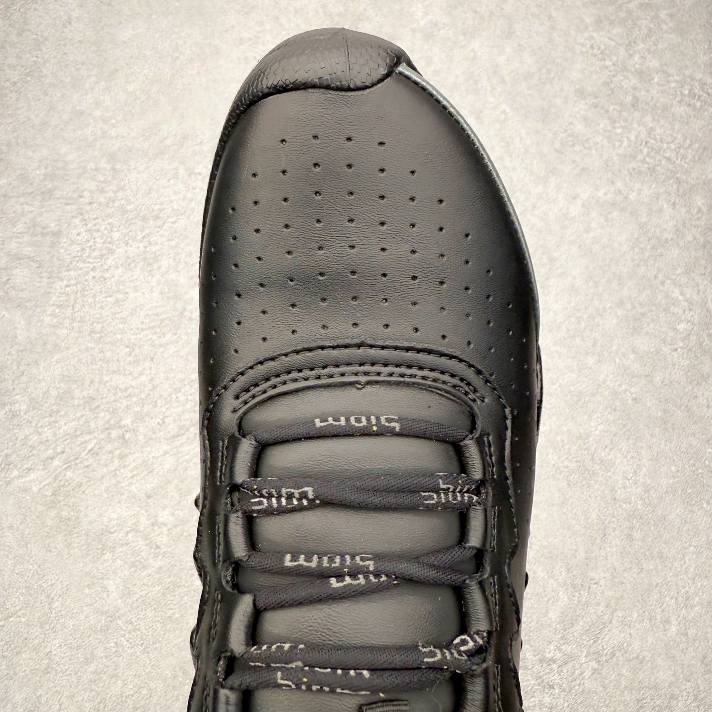 图片[4]-ECCO爱步跑步鞋百搭舒适 秋冬新款厚底休闲运动鞋男鞋 灵动系列 黄景瑜同款 品质牛皮鞋面，轻盈柔韧 具有良好的透气性 细腻柔软 简约系带设计 可自由调节松紧 贴合脚型 PU泡沫橡胶大底 抓地力强 具有良好的防滑耐磨性 时尚简约 休闲百搭 尺码：38 39 40 41 42 43 44 （皮鞋码）-选品中心