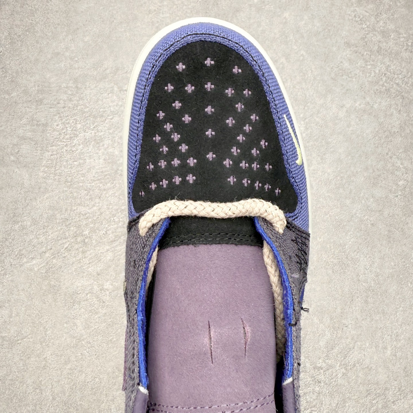 💰240 ＃DT纯原 Air Jordan AJ1 Low 低帮 IH2309-500 终端优势供应 市面中低帮最具代表性版本没有之一 口碑大厂出品 品控大底版型不断改良更新 全套原纸板楦头开发 确保原汁原味 完美呈现版型 完美零毛边处理 原厂内置全掌气垫 价格定位良心 平台专用代工流水线出品 一眼公司既视感 拿到手的一瞬间就与众不同 碾压市面所有版本 全部原鞋开发 每一个配色都会采购原鞋确认细节 打破市面看图做货无好货之说 尺码：35.5 36 36.5 37.5 38 38.5 39 40 40.5 41 42 42.5 43 44 44.5 45 46 编码：by2936090