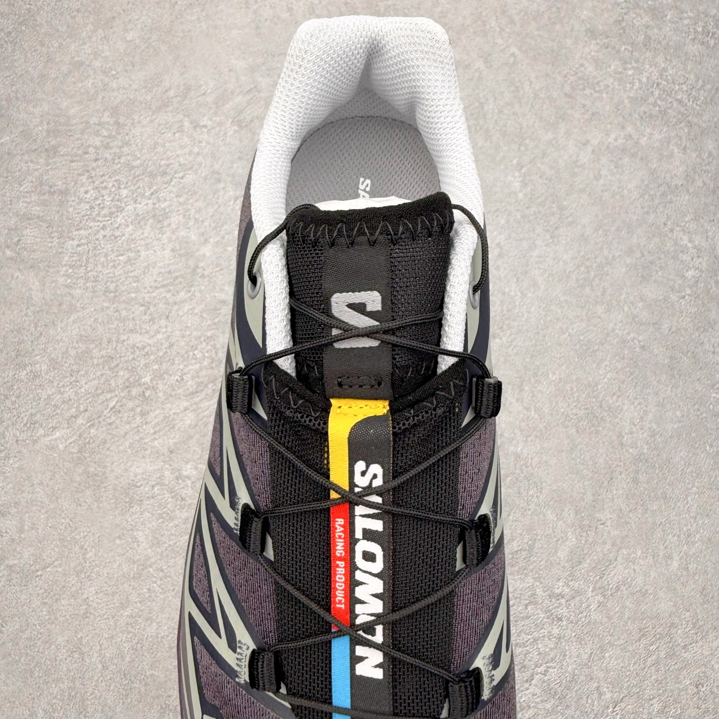 图片[5]-Salomon XT-6 萨洛蒙复古潮流户外机能登山跑鞋 纯原外贸平台特供订单 耗时半年巨作 全套原纸板楦头开发 原厂特供网布配套加持 确保原汁原味 完美呈现版型 原档数据独家私模五层组合大底 男女鞋同步官方开发至46.5 原装Ortholite轻量化鞋垫 中底布带钢印编号 原厂TPU锁扣 进口港宝加持 后跟自然饱满 还原公司包裹性 鞋面以“锯齿”状的包裹系统呈现 在基色底之下加入了各种色点缀 将公司的最新技术和时尚前卫的造型融入耐用的长跑款式中 鞋面由 TPU 薄膜制成 并焊接在高耐磨网眼上 使其既时尚又坚固 由 ACS底盘支撑 可增强稳定性和支撑力 以及由橡胶凸耳 Contragrip外底覆盖的 EVA 缓冲中底 旨在应对崎岖的地形 鞋舌上的彩色Salomon 标签、Quicklace 系统以及鞋头、鞋舌和鞋跟上的附加品牌使细节更加完美 让穿着者可以轻松驾驭户外与通勤下的任何运动生活场景 无缝鞋身户外随意纵横 颜值与脚感兼备 出街通勤 绝对非常吸睛 你值得拥有 尺码：36 36.5 37.5 38 38.5 39 40 40.5 41 42 42.5 43 44 44.5 45 注意：偏小1码-选品中心