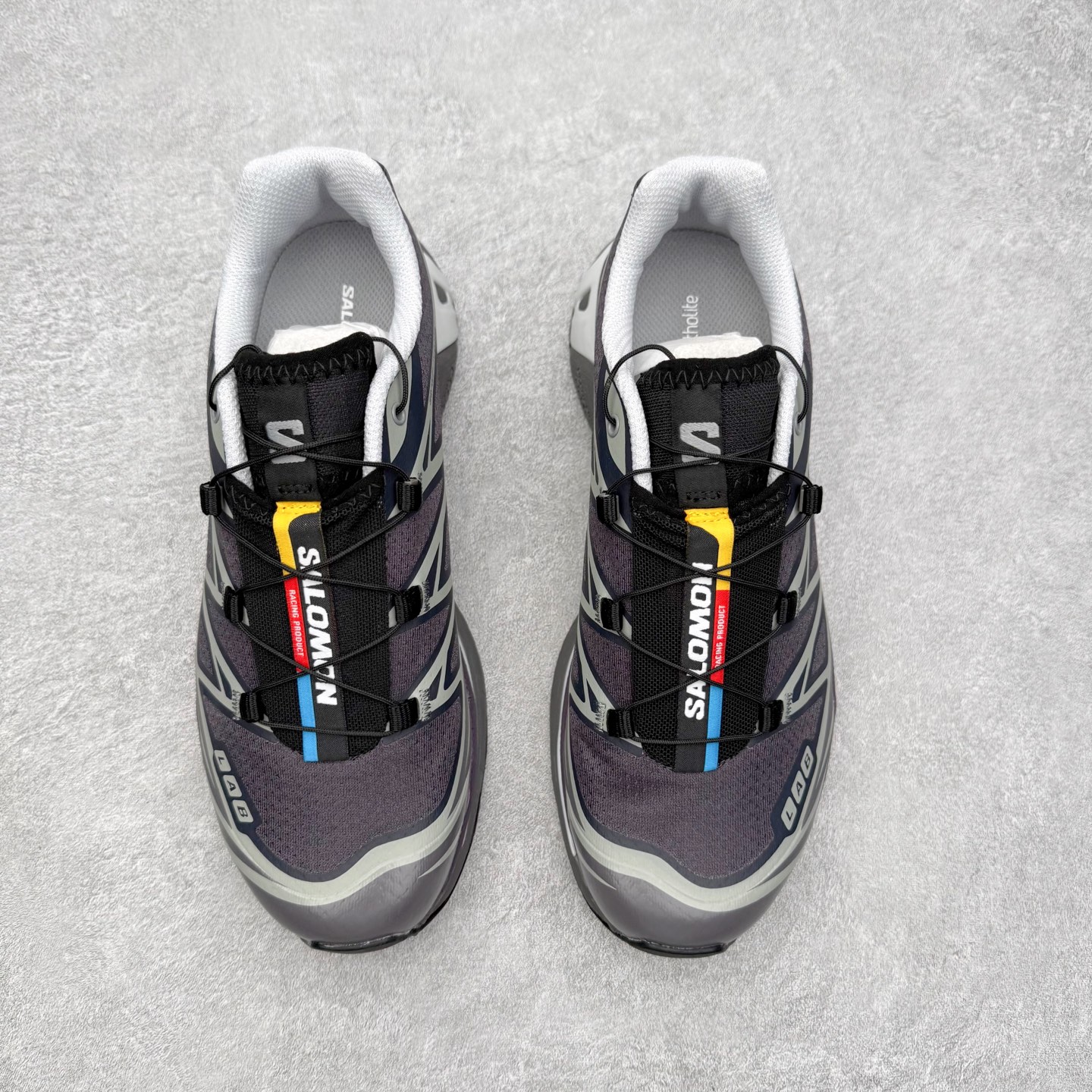 图片[2]-Salomon XT-6 萨洛蒙复古潮流户外机能登山跑鞋 纯原外贸平台特供订单 耗时半年巨作 全套原纸板楦头开发 原厂特供网布配套加持 确保原汁原味 完美呈现版型 原档数据独家私模五层组合大底 男女鞋同步官方开发至46.5 原装Ortholite轻量化鞋垫 中底布带钢印编号 原厂TPU锁扣 进口港宝加持 后跟自然饱满 还原公司包裹性 鞋面以“锯齿”状的包裹系统呈现 在基色底之下加入了各种色点缀 将公司的最新技术和时尚前卫的造型融入耐用的长跑款式中 鞋面由 TPU 薄膜制成 并焊接在高耐磨网眼上 使其既时尚又坚固 由 ACS底盘支撑 可增强稳定性和支撑力 以及由橡胶凸耳 Contragrip外底覆盖的 EVA 缓冲中底 旨在应对崎岖的地形 鞋舌上的彩色Salomon 标签、Quicklace 系统以及鞋头、鞋舌和鞋跟上的附加品牌使细节更加完美 让穿着者可以轻松驾驭户外与通勤下的任何运动生活场景 无缝鞋身户外随意纵横 颜值与脚感兼备 出街通勤 绝对非常吸睛 你值得拥有 尺码：36 36.5 37.5 38 38.5 39 40 40.5 41 42 42.5 43 44 44.5 45 注意：偏小1码-选品中心