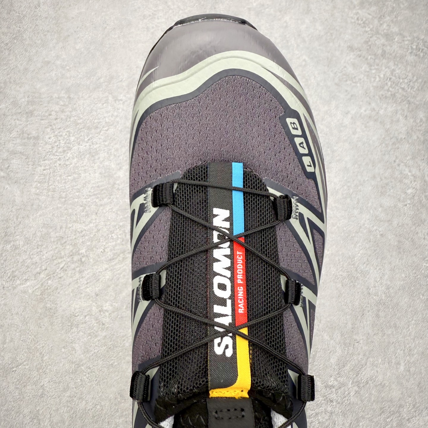 图片[4]-Salomon XT-6 萨洛蒙复古潮流户外机能登山跑鞋 纯原外贸平台特供订单 耗时半年巨作 全套原纸板楦头开发 原厂特供网布配套加持 确保原汁原味 完美呈现版型 原档数据独家私模五层组合大底 男女鞋同步官方开发至46.5 原装Ortholite轻量化鞋垫 中底布带钢印编号 原厂TPU锁扣 进口港宝加持 后跟自然饱满 还原公司包裹性 鞋面以“锯齿”状的包裹系统呈现 在基色底之下加入了各种色点缀 将公司的最新技术和时尚前卫的造型融入耐用的长跑款式中 鞋面由 TPU 薄膜制成 并焊接在高耐磨网眼上 使其既时尚又坚固 由 ACS底盘支撑 可增强稳定性和支撑力 以及由橡胶凸耳 Contragrip外底覆盖的 EVA 缓冲中底 旨在应对崎岖的地形 鞋舌上的彩色Salomon 标签、Quicklace 系统以及鞋头、鞋舌和鞋跟上的附加品牌使细节更加完美 让穿着者可以轻松驾驭户外与通勤下的任何运动生活场景 无缝鞋身户外随意纵横 颜值与脚感兼备 出街通勤 绝对非常吸睛 你值得拥有 尺码：36 36.5 37.5 38 38.5 39 40 40.5 41 42 42.5 43 44 44.5 45 注意：偏小1码-选品中心